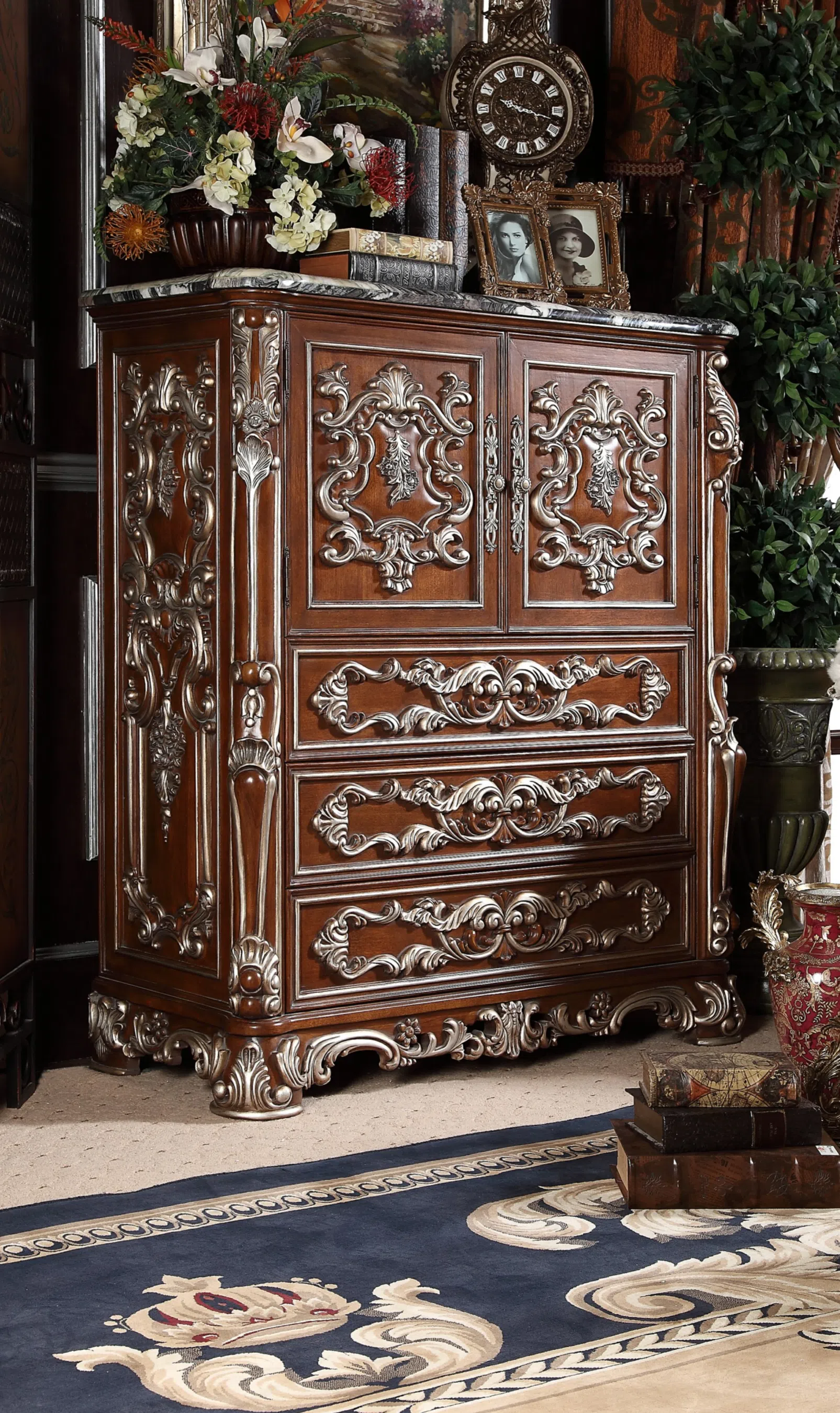 Комод Januvianus