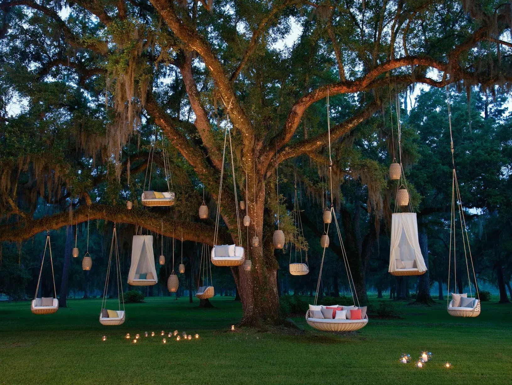 Уличный диван-качель DEDON Swingrest