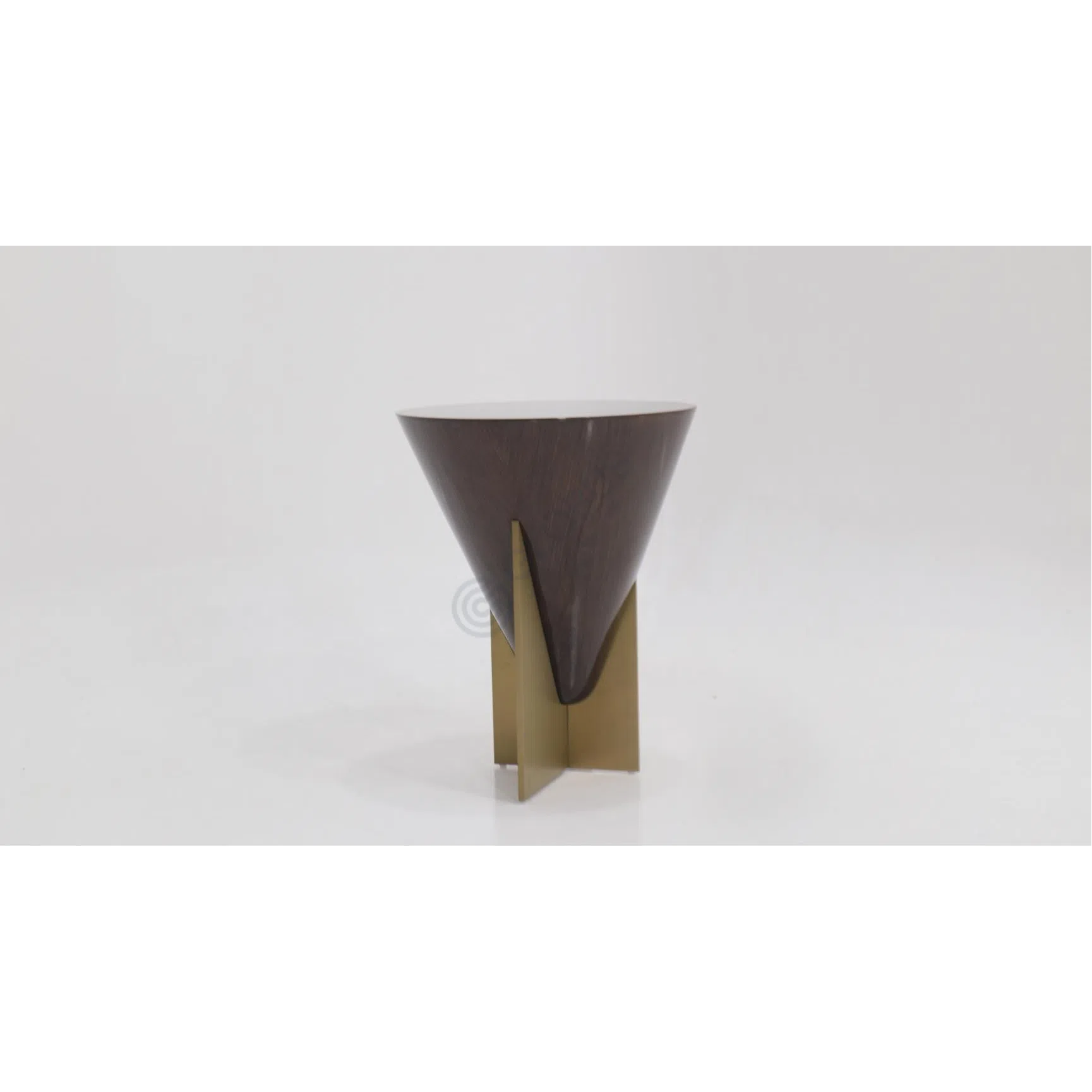 Угловой столик VISIONNAIRE Minstrel