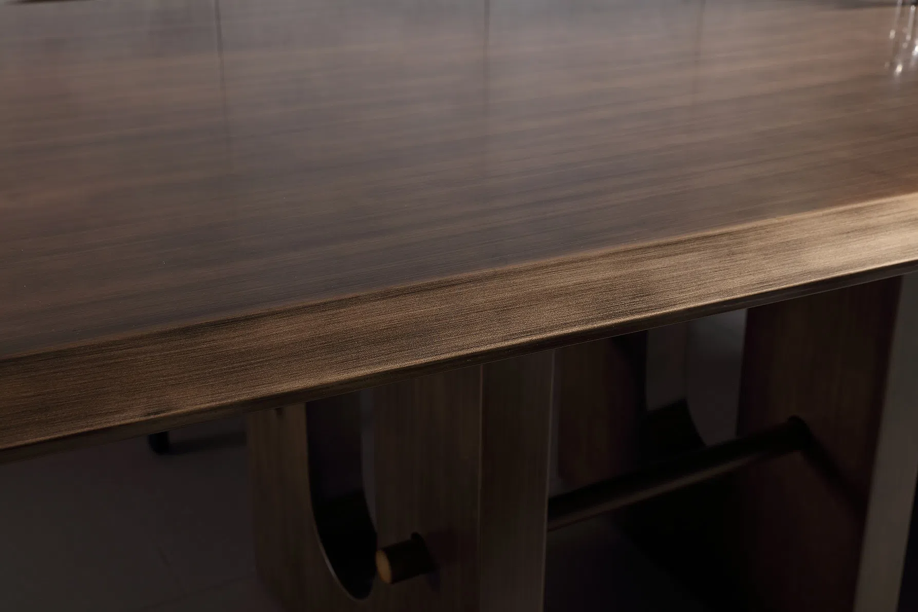 Обеденный стол Ewilo