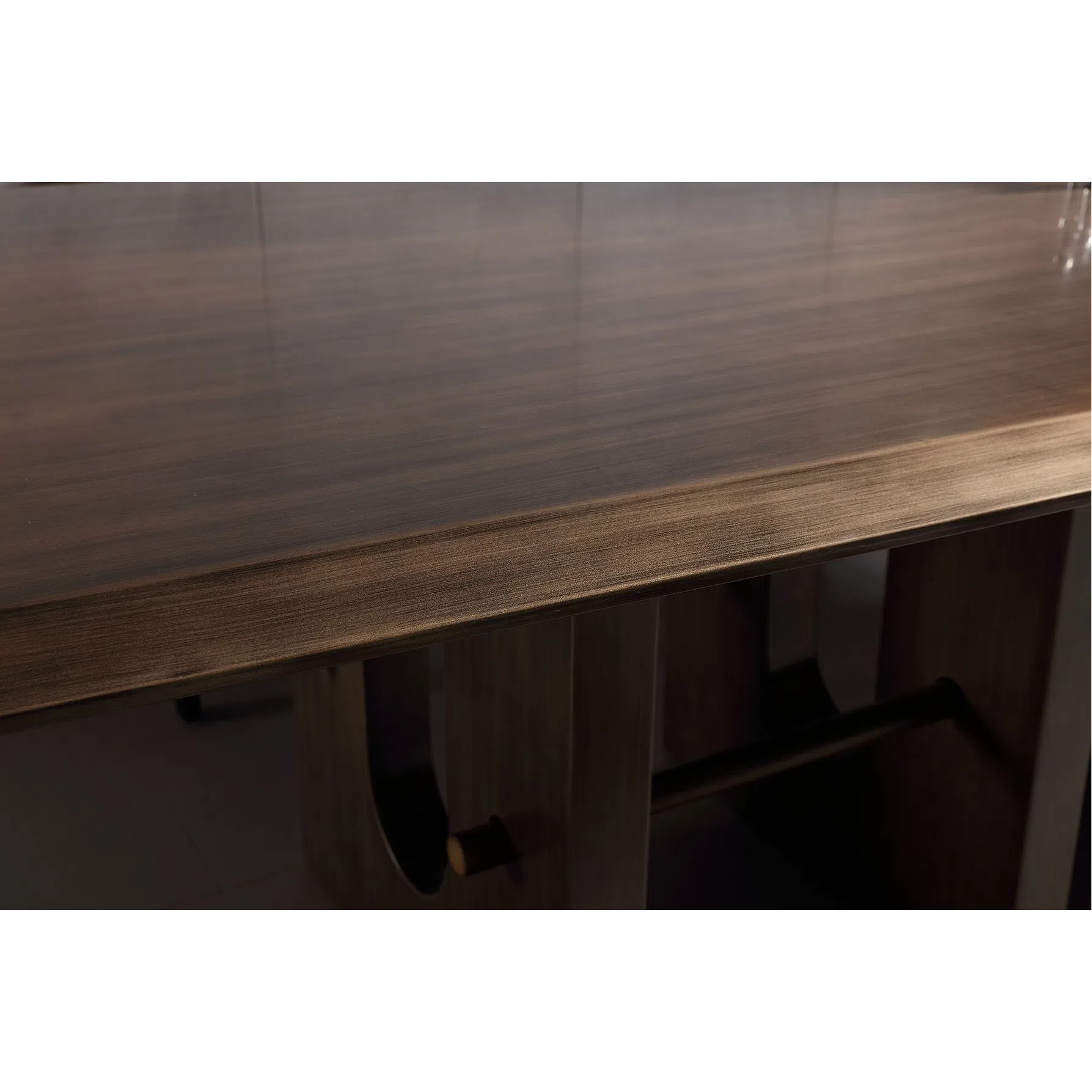 Обеденный стол Ewilo