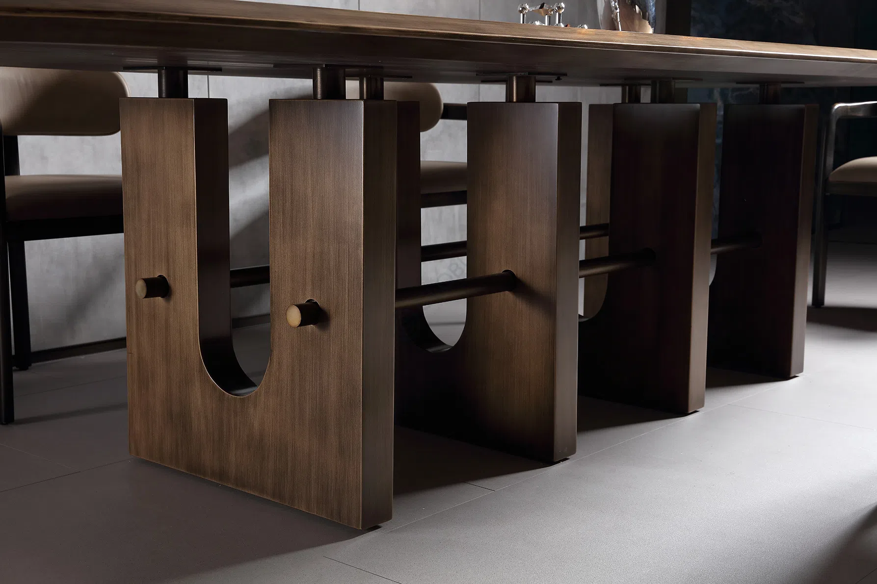 Обеденный стол Ewilo