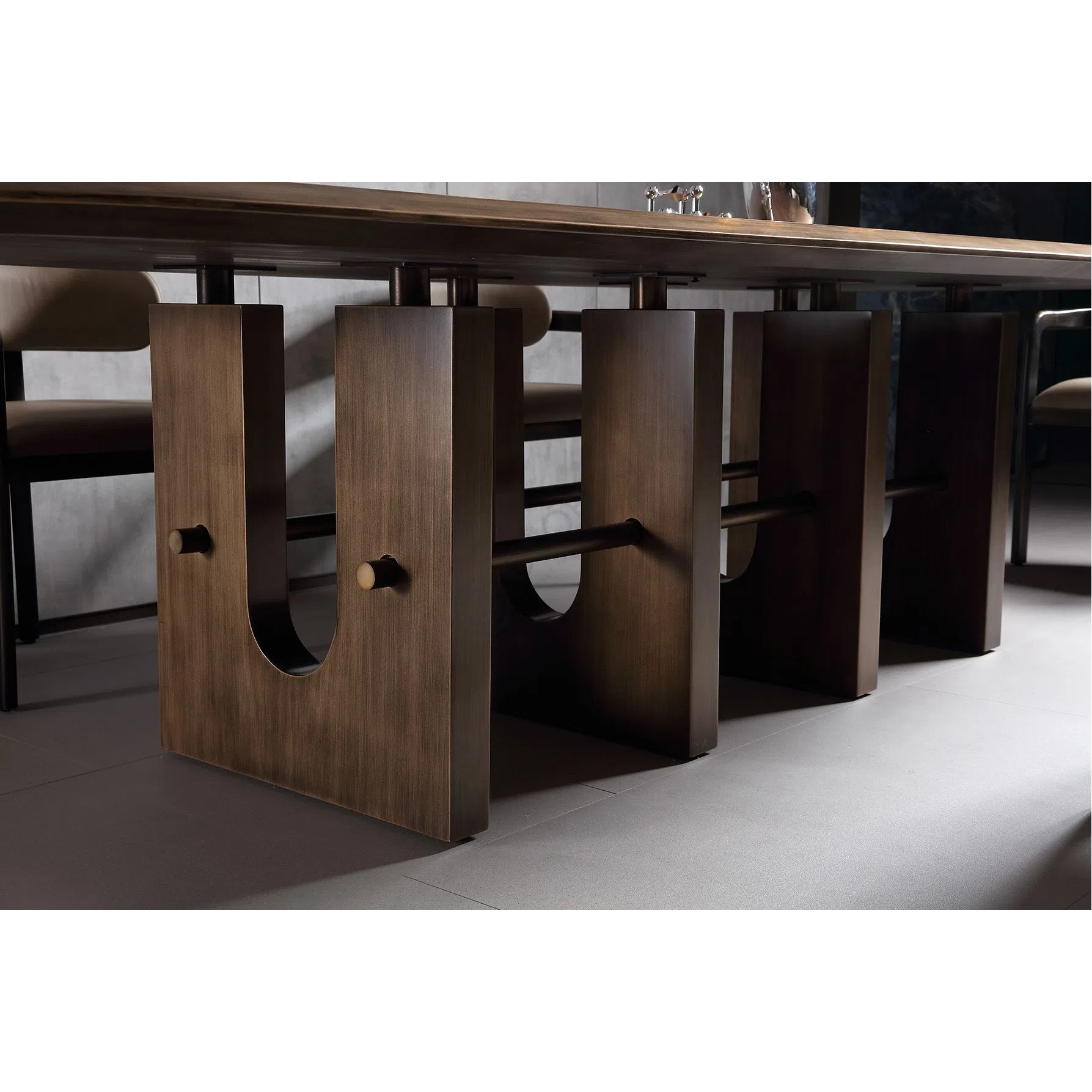 Обеденный стол Ewilo