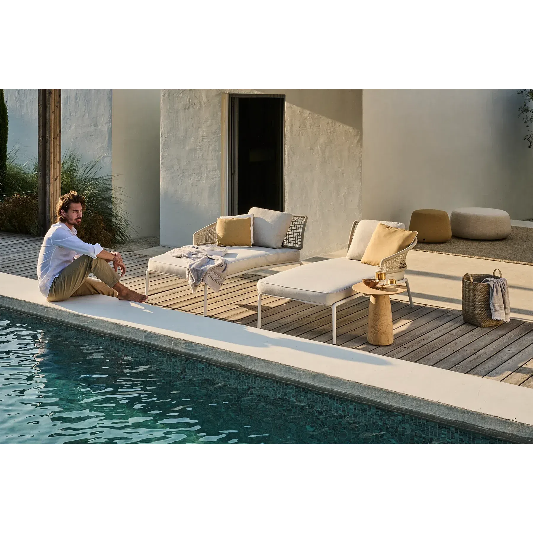 Шезлонг TRIBU Contour