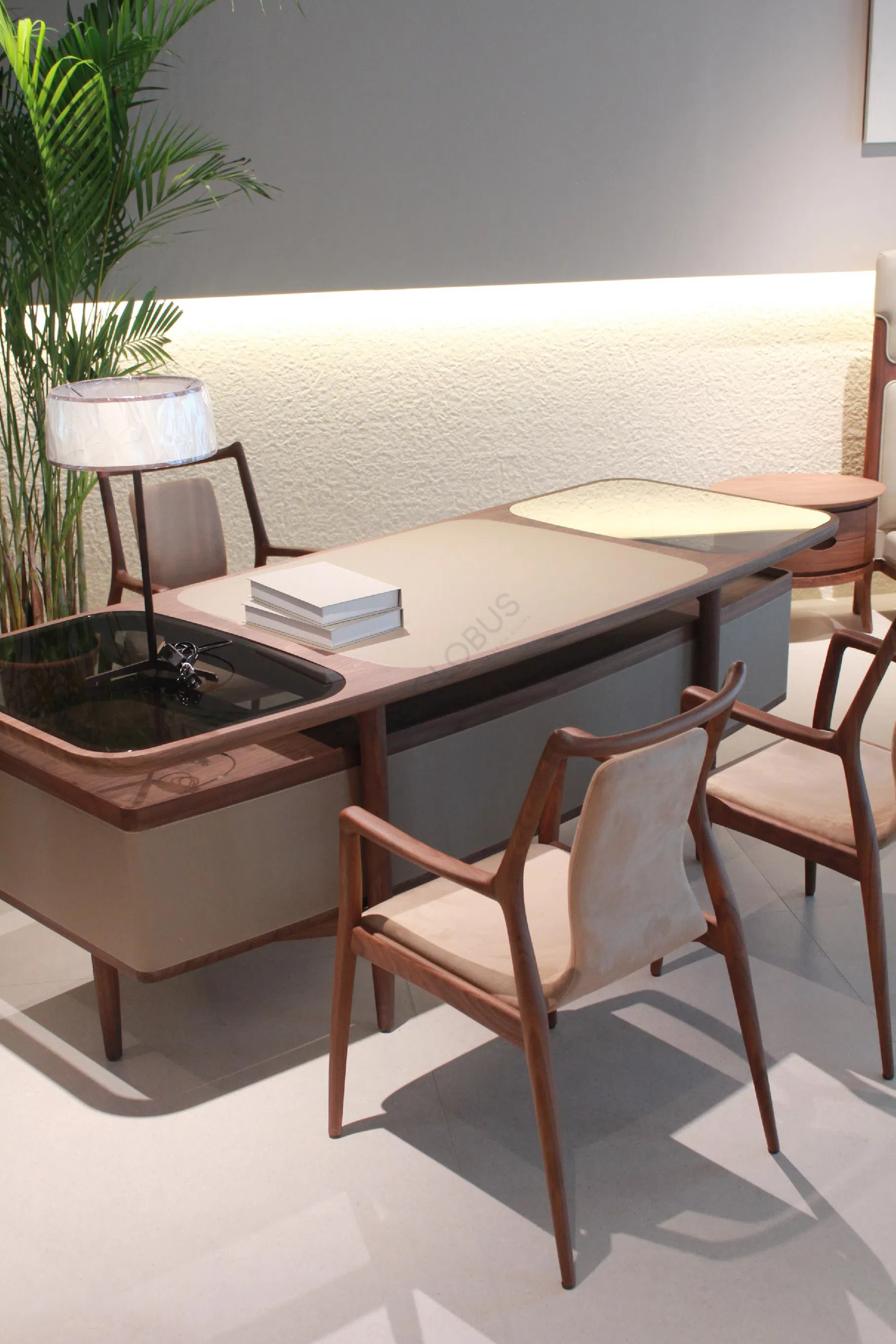 Стол для кабинета GIORGETTI Mogul