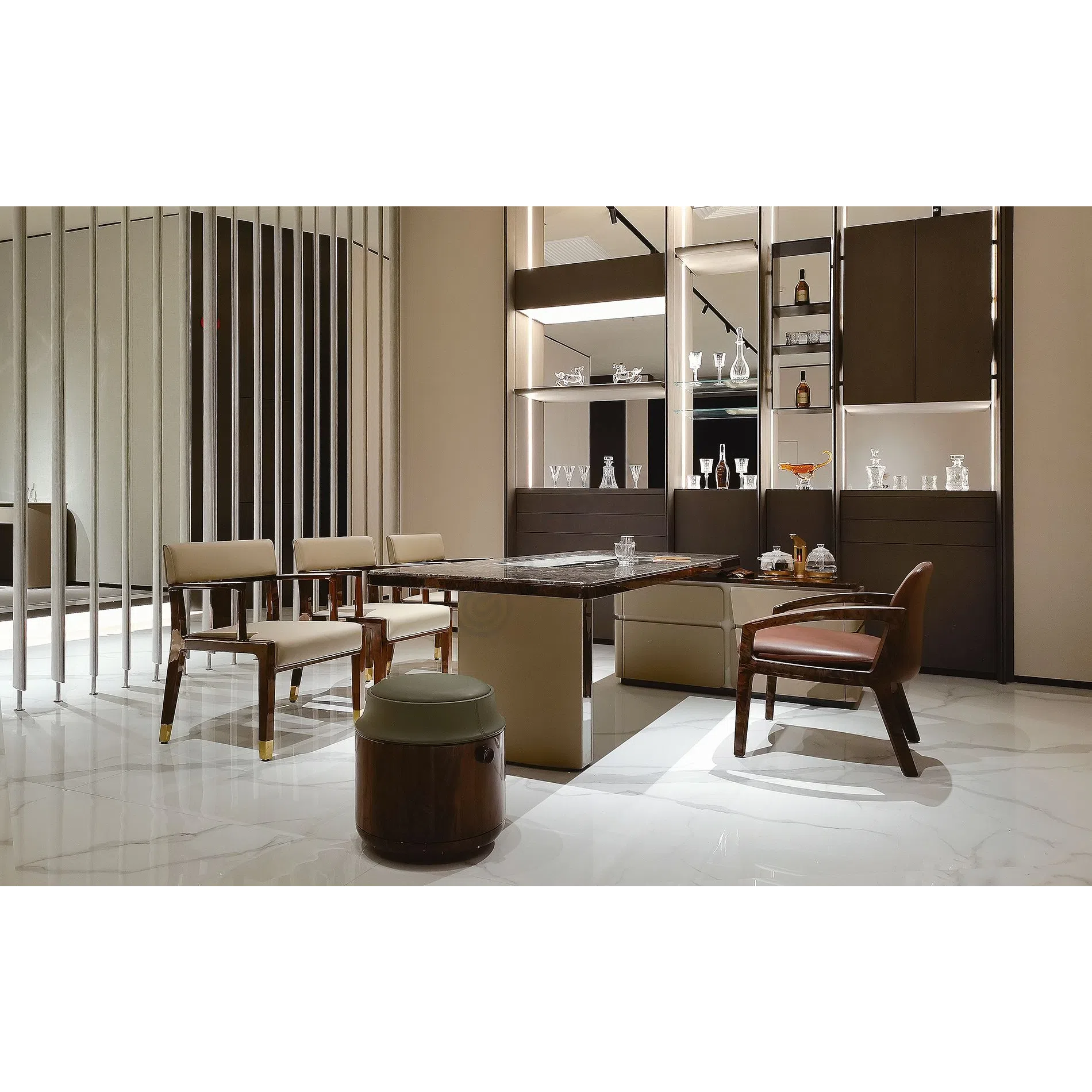 Пуф DIMENSIONE CHI WING LO Poza