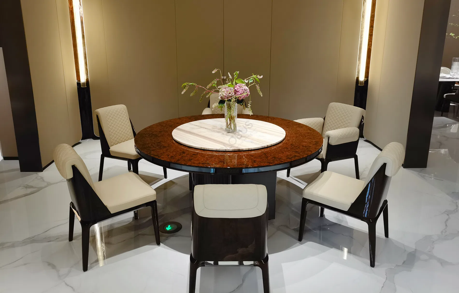 Обеденный стол Tertullus