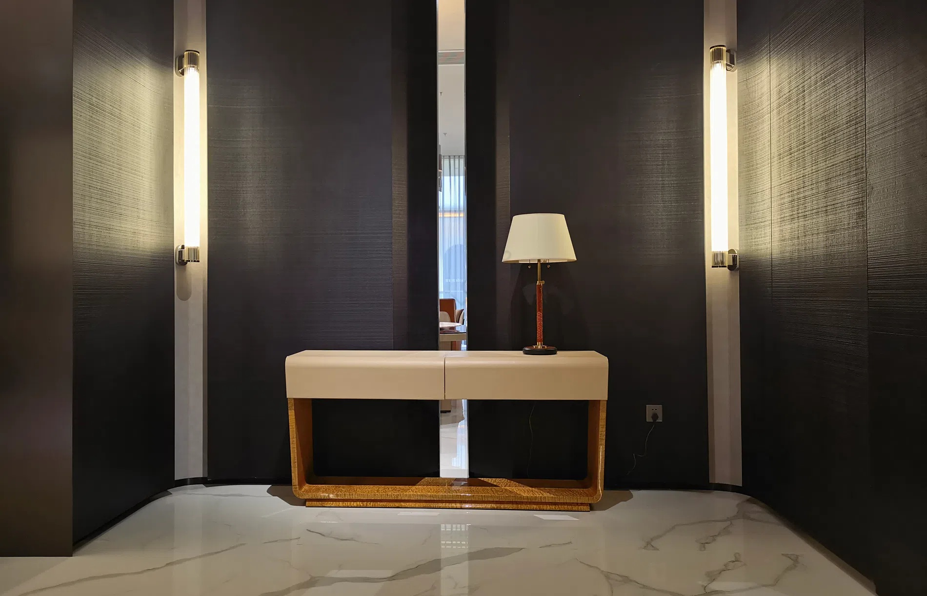 Консоль BENTLEY Evan