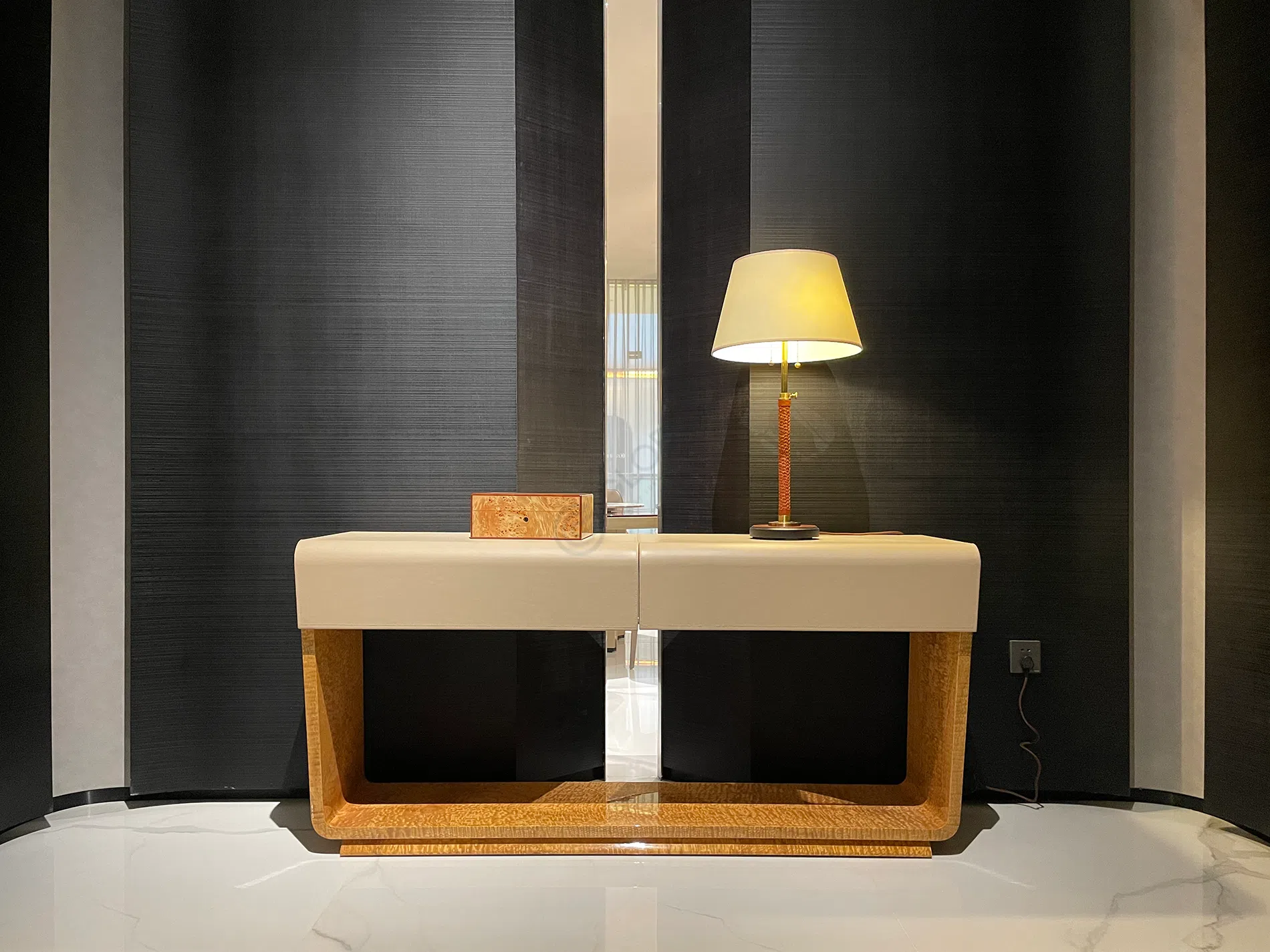 Консоль BENTLEY Evan