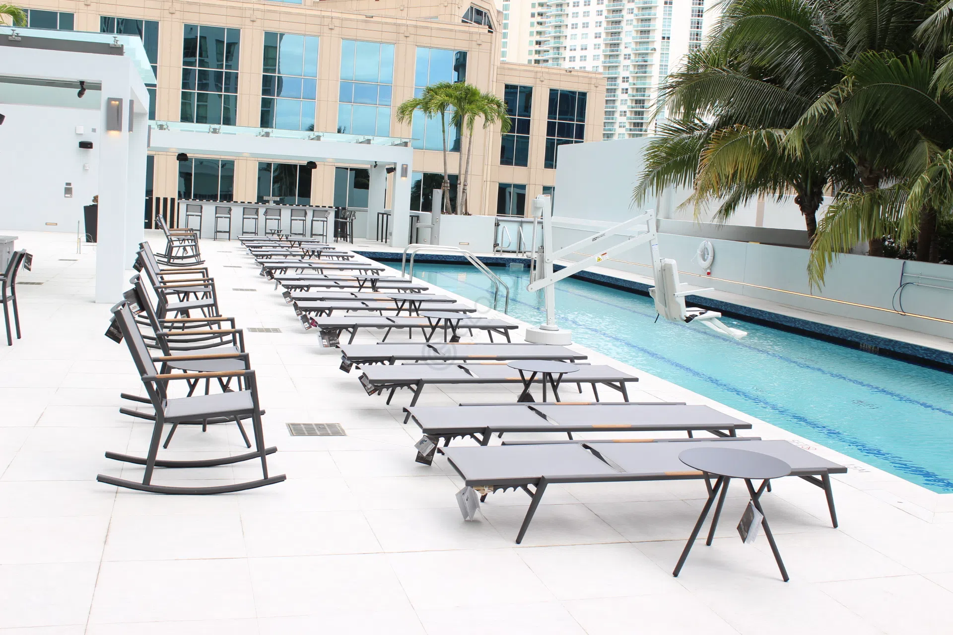 Уличное кресло-качалка COUTURE JARDIN