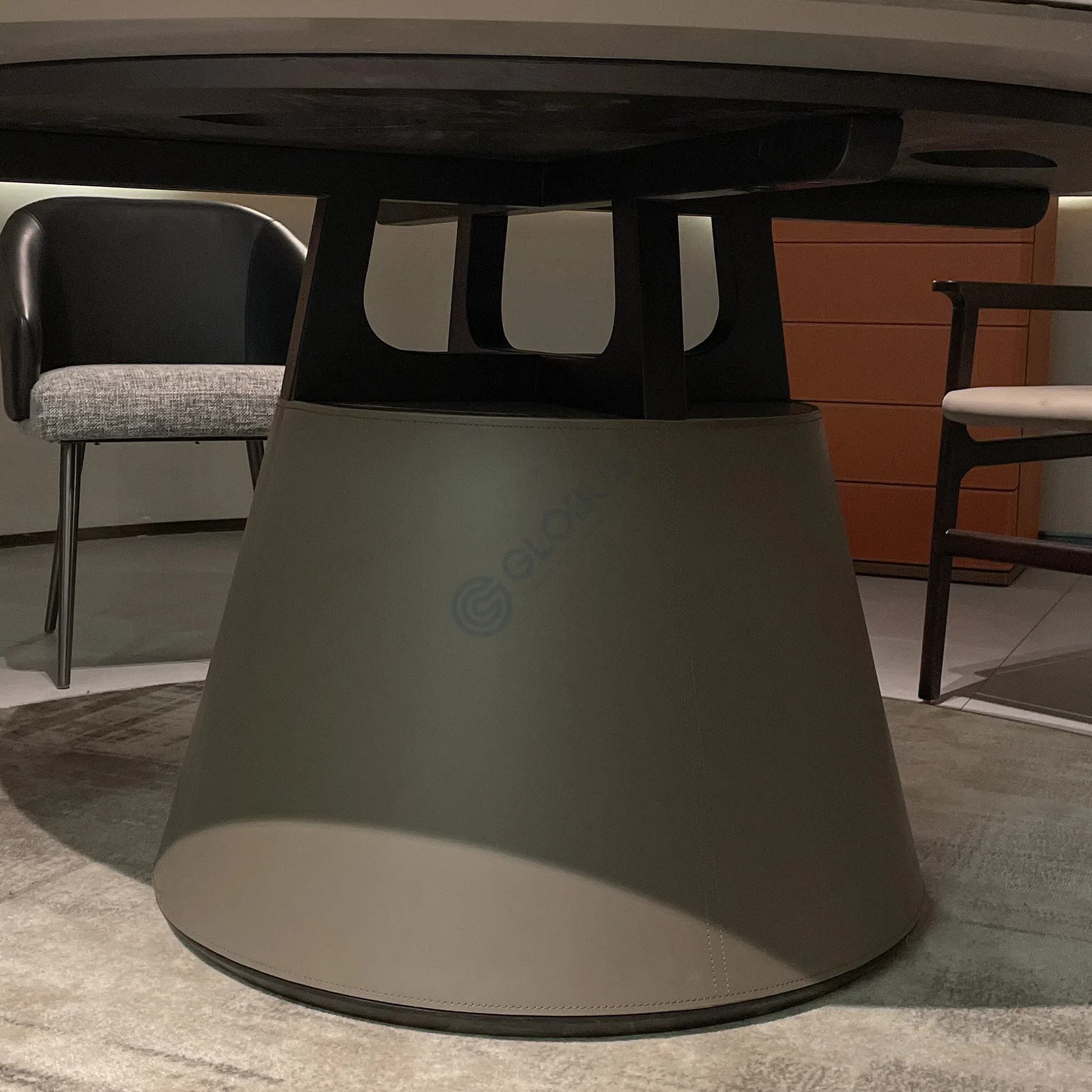 Обеденный стол Viorel