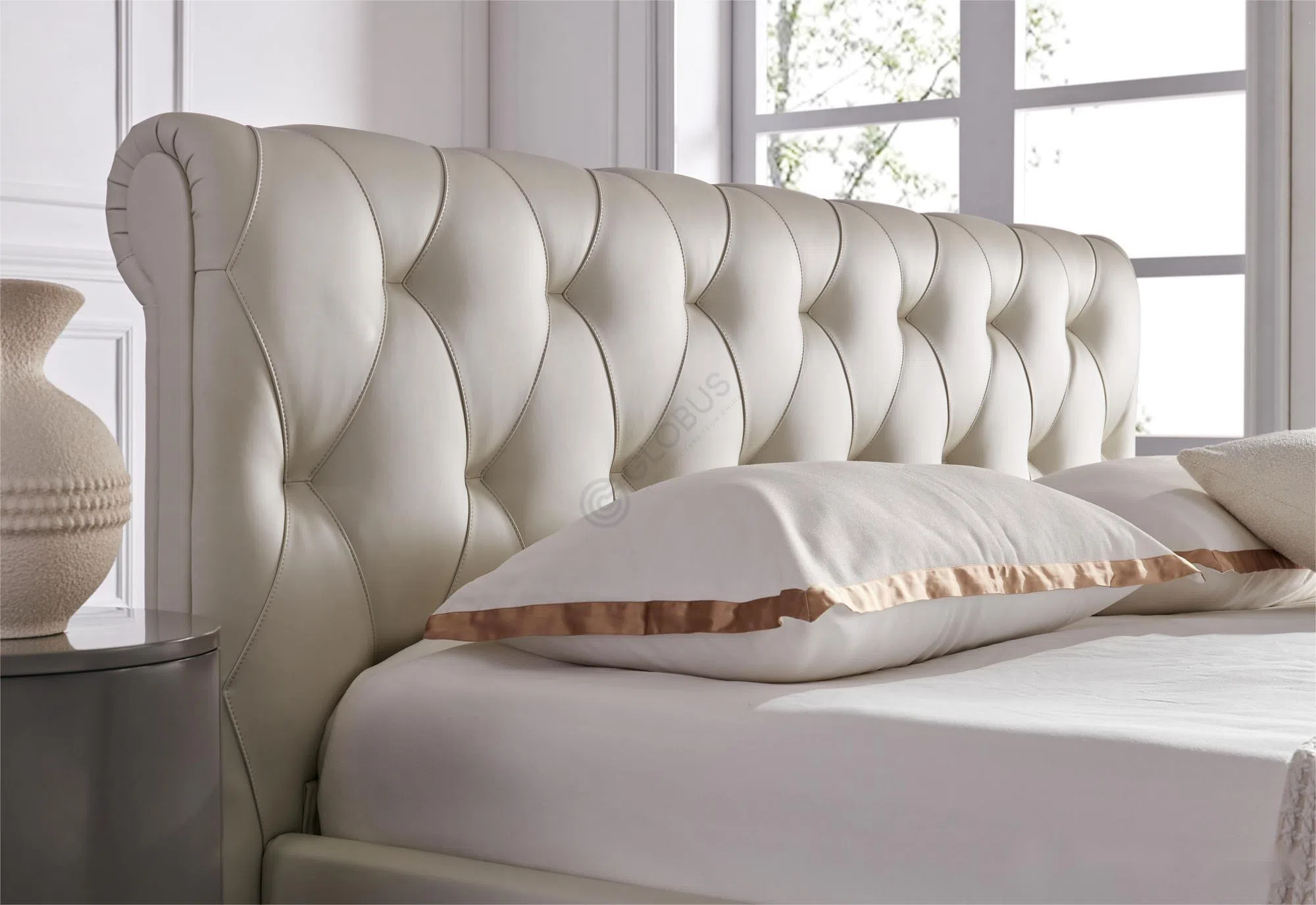 Кровать POLTRONA FRAU Bluemoon