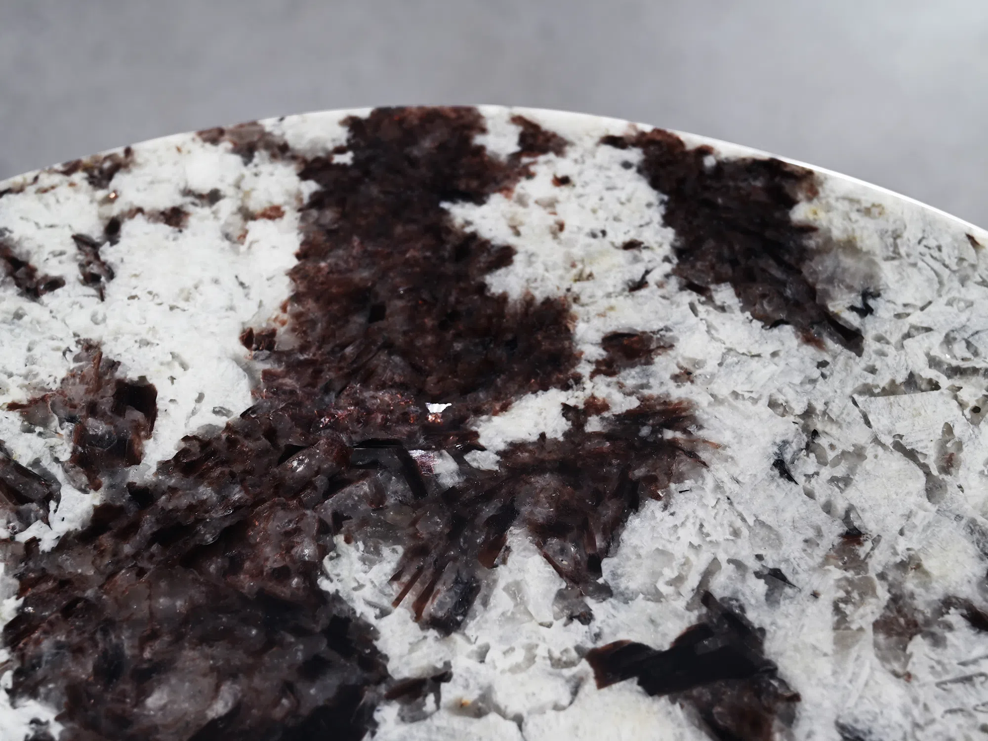 Угловой столик OPERA CONTEMPORARY Ludmilla