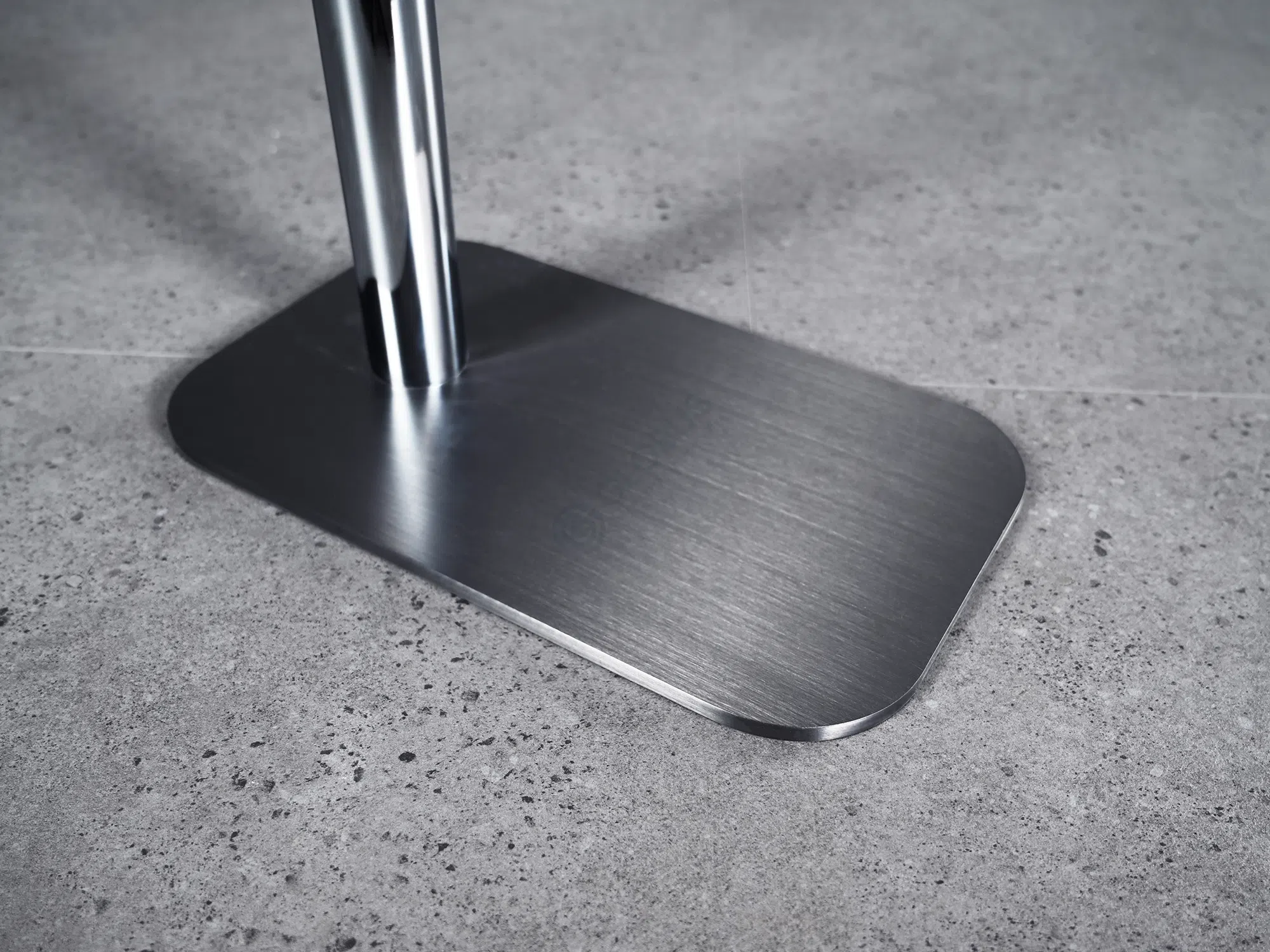 Угловой столик Nordeste