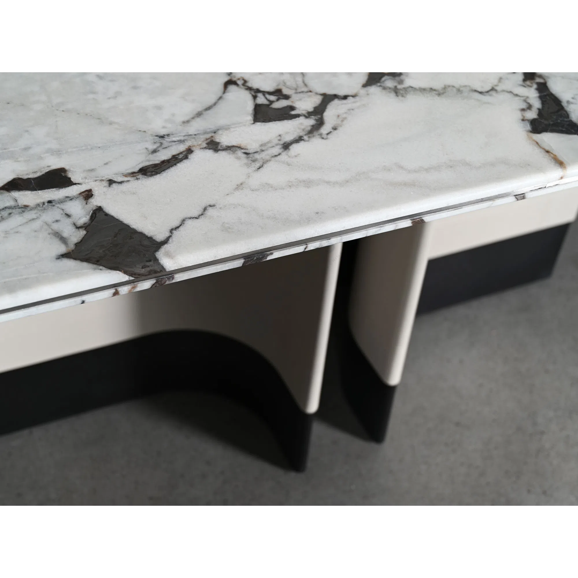 Обеденный стол HESSENTIA Adone