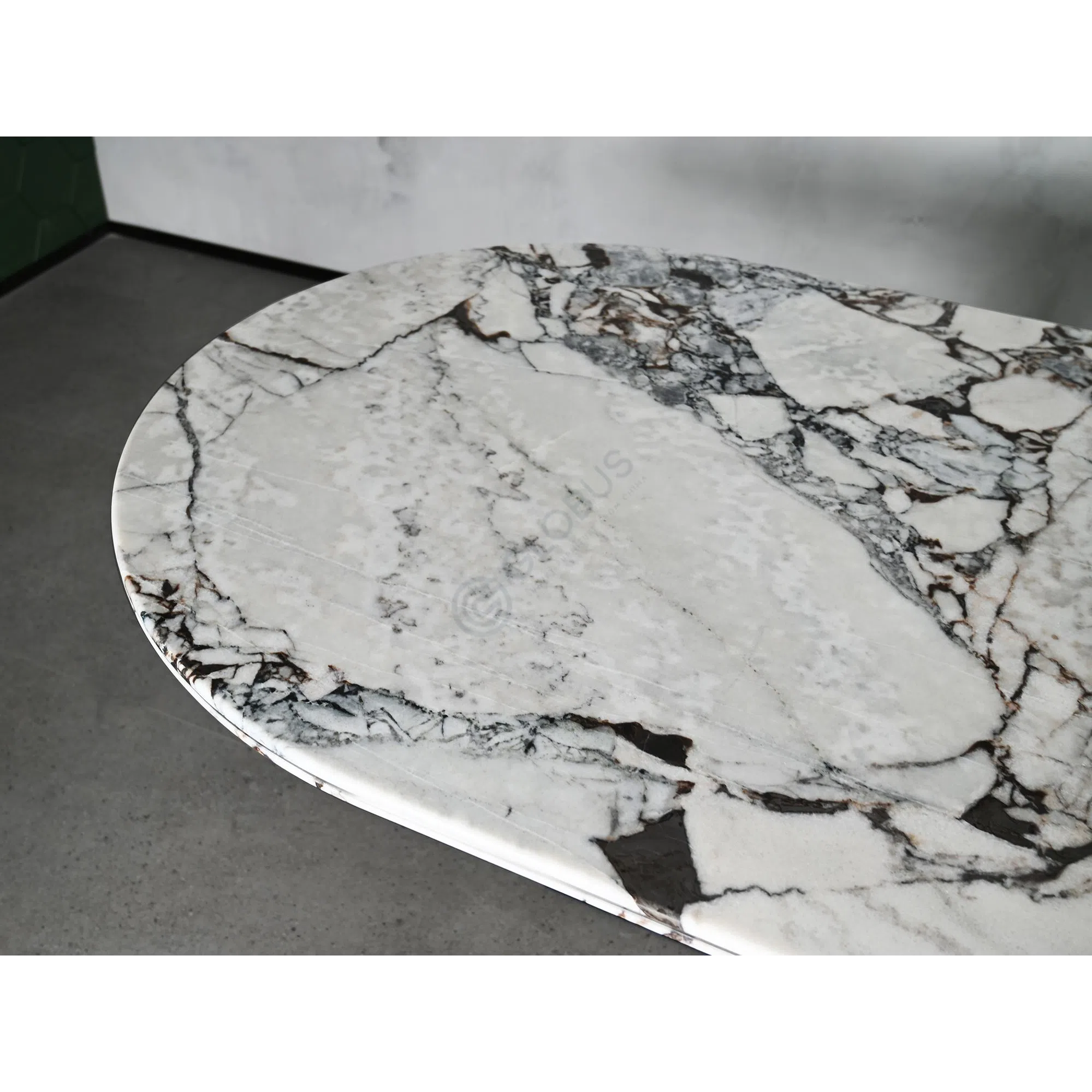 Обеденный стол HESSENTIA Adone