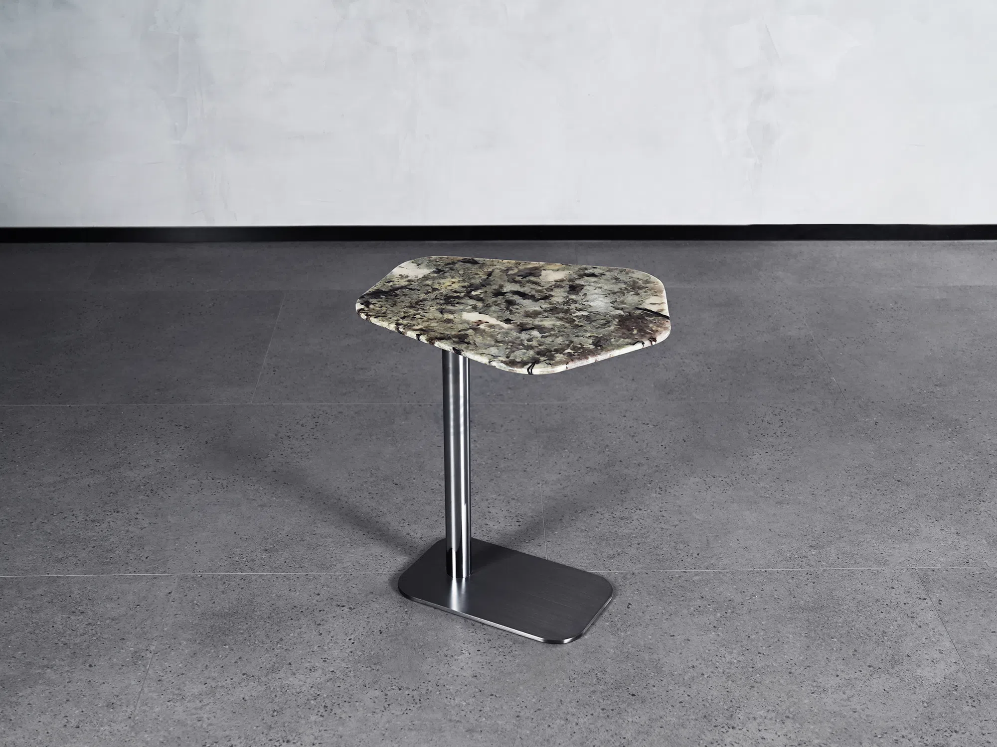 Угловой столик Nordeste