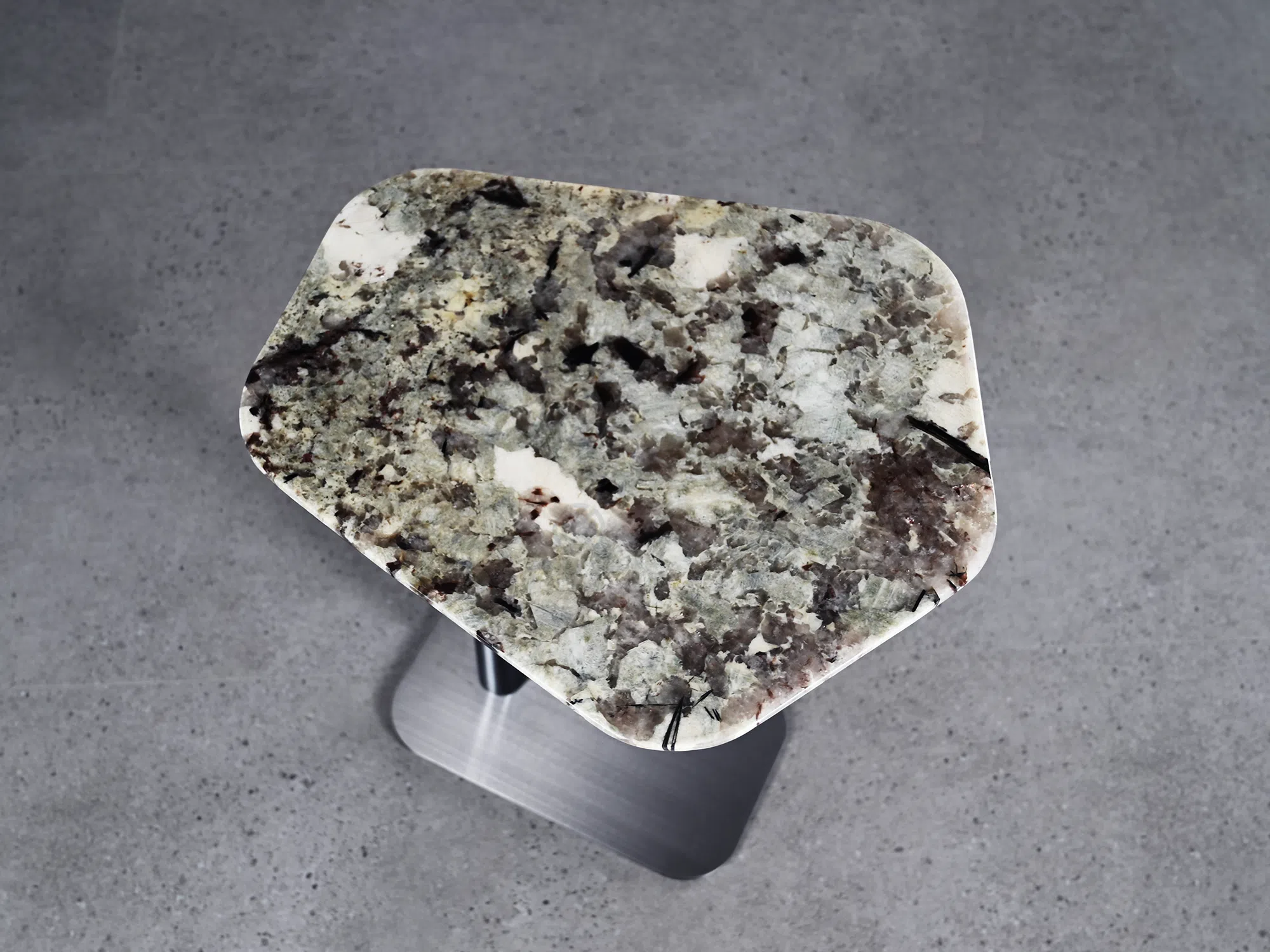 Угловой столик Nordeste