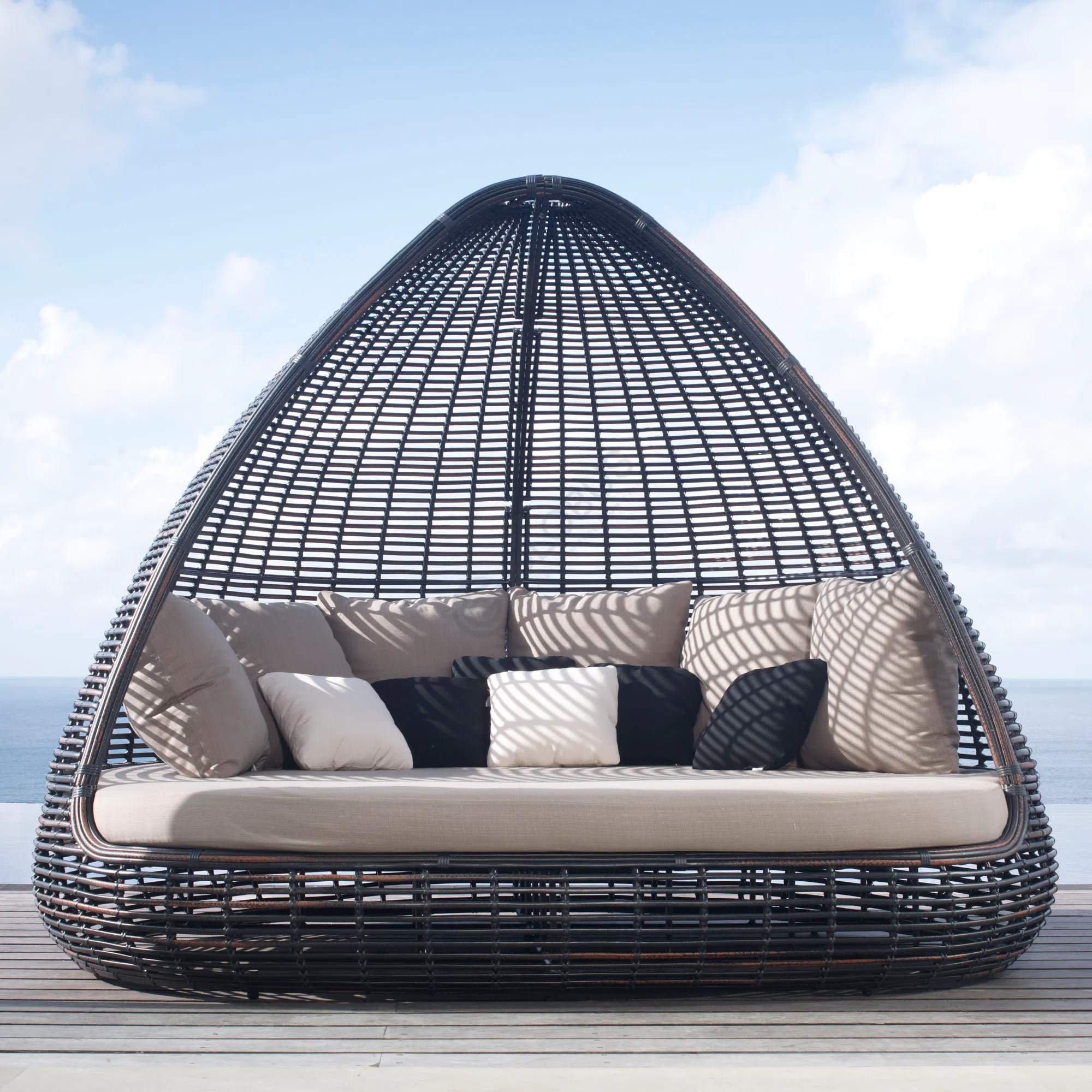 Уличный диван SKYLINE DESIGN Shade