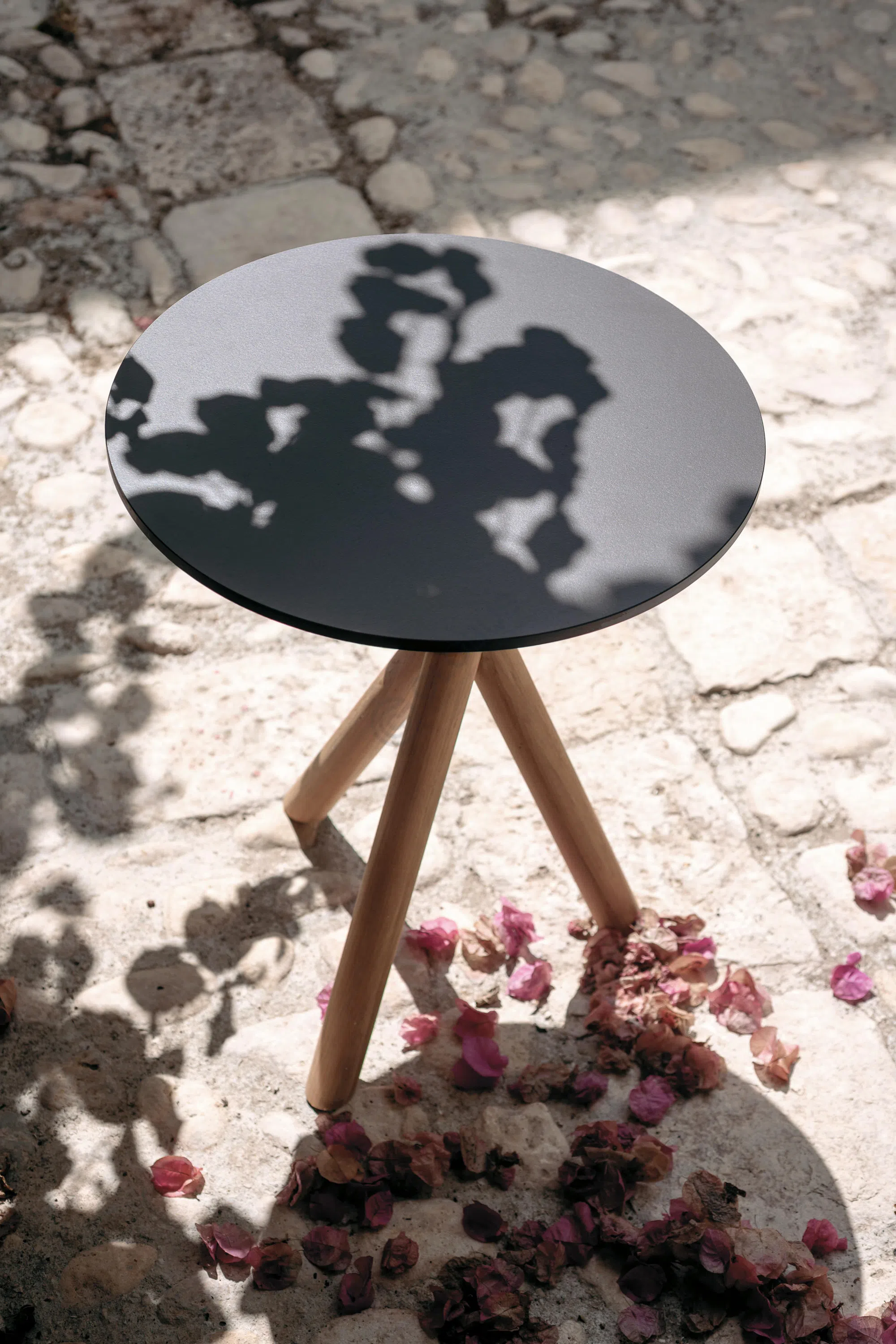 Уличный угловой столик RODA Stork