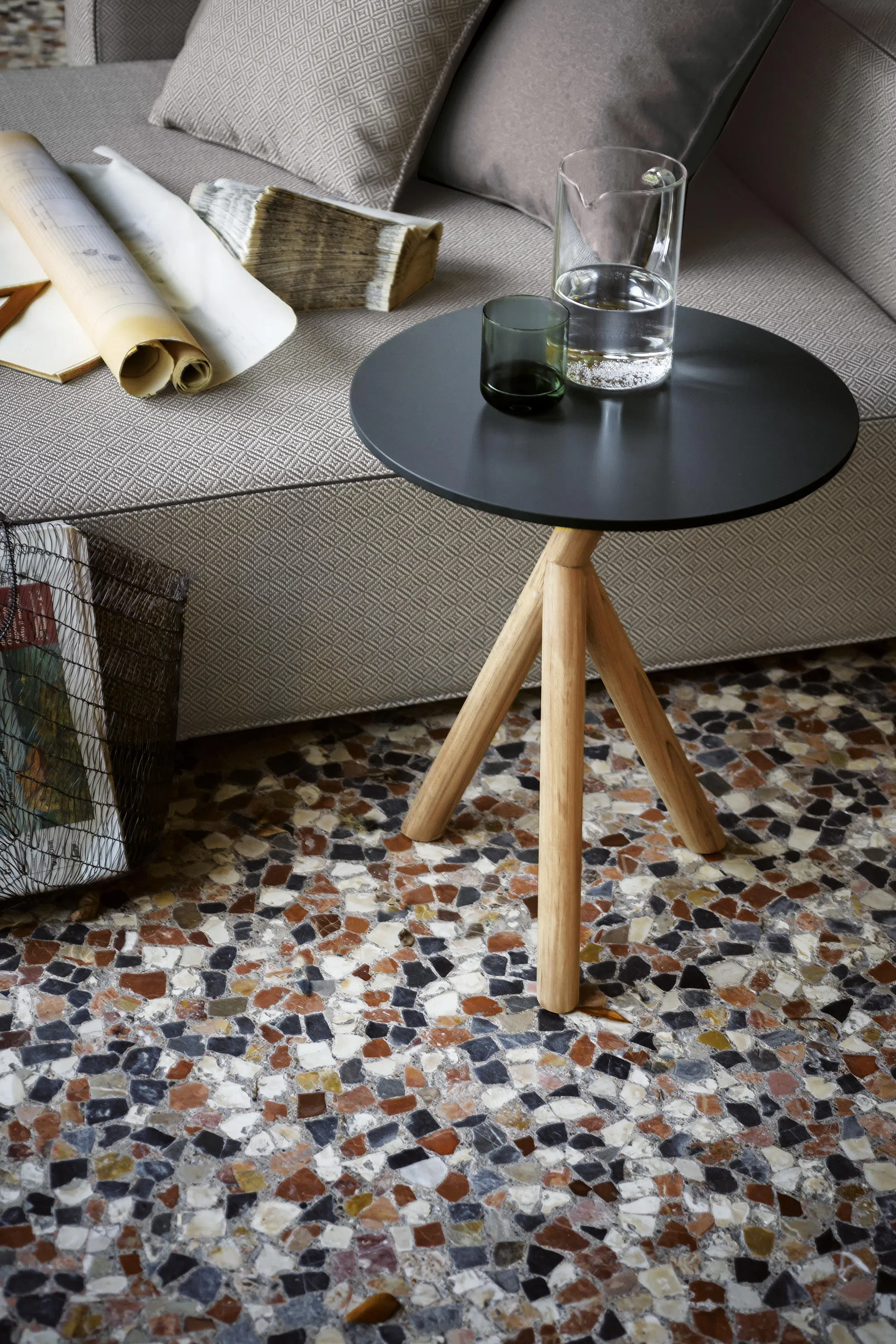 Уличный угловой столик RODA Stork