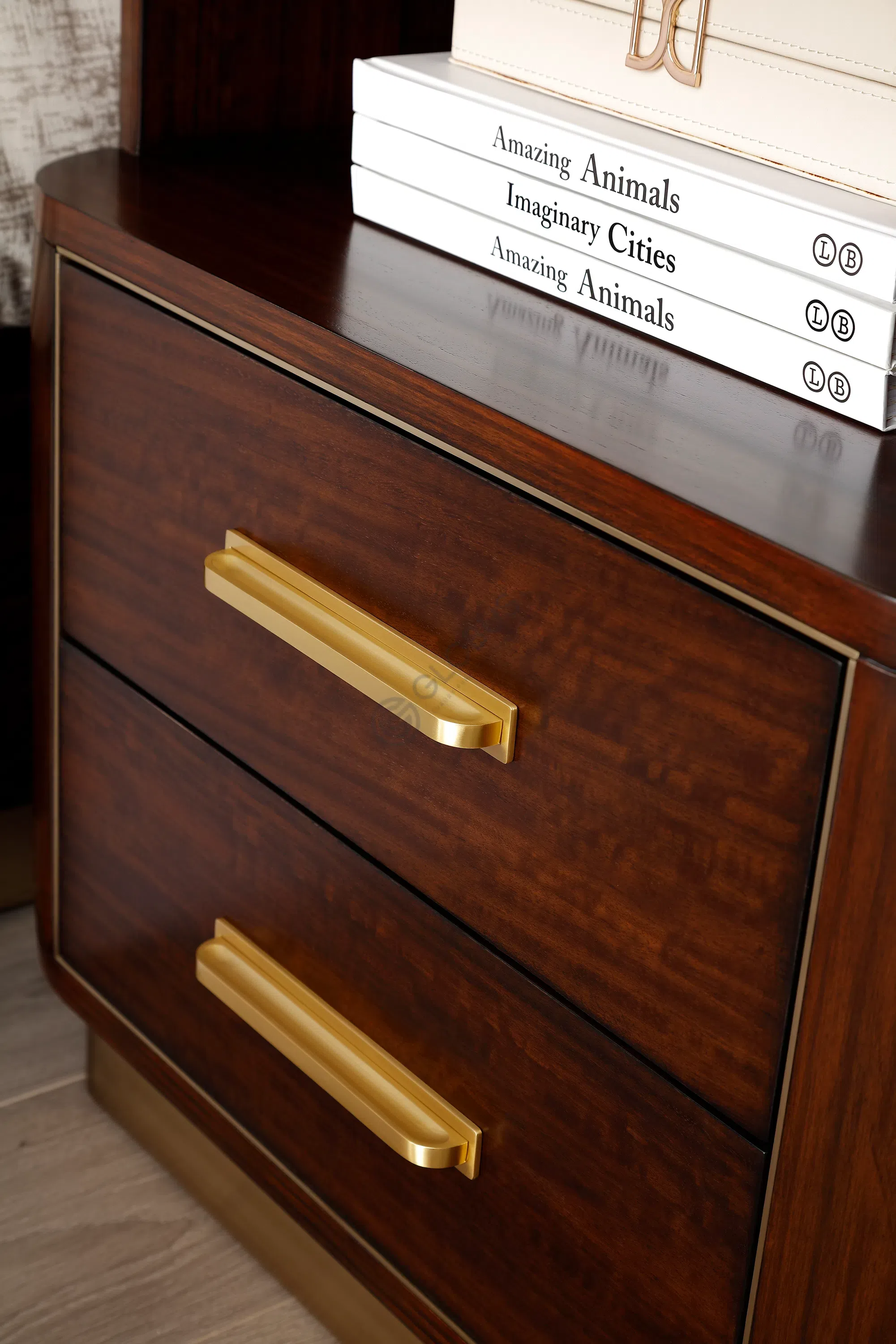 Прикроватная тумба CARACOLE Moderne