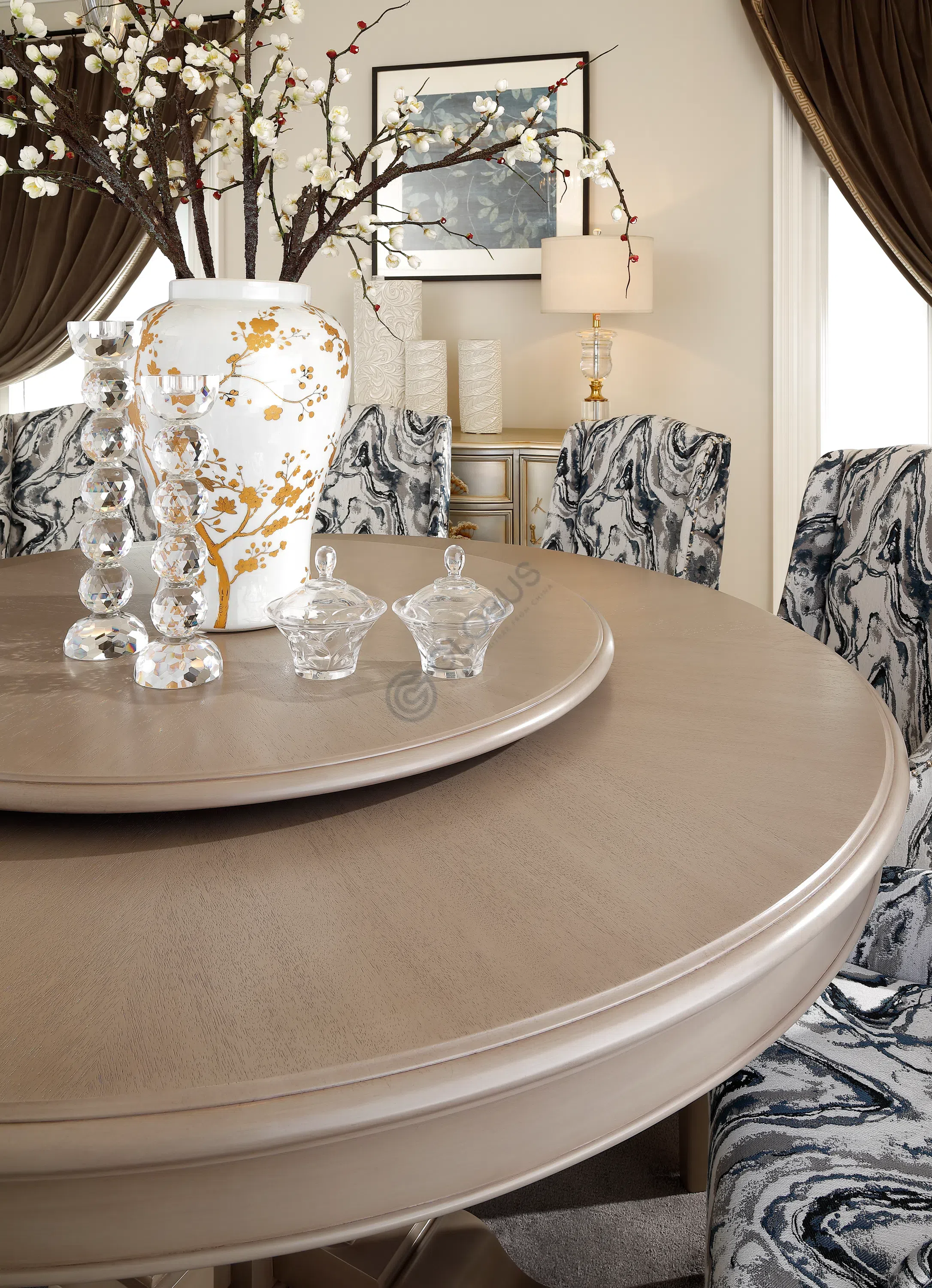 Обеденный стол Susurrus