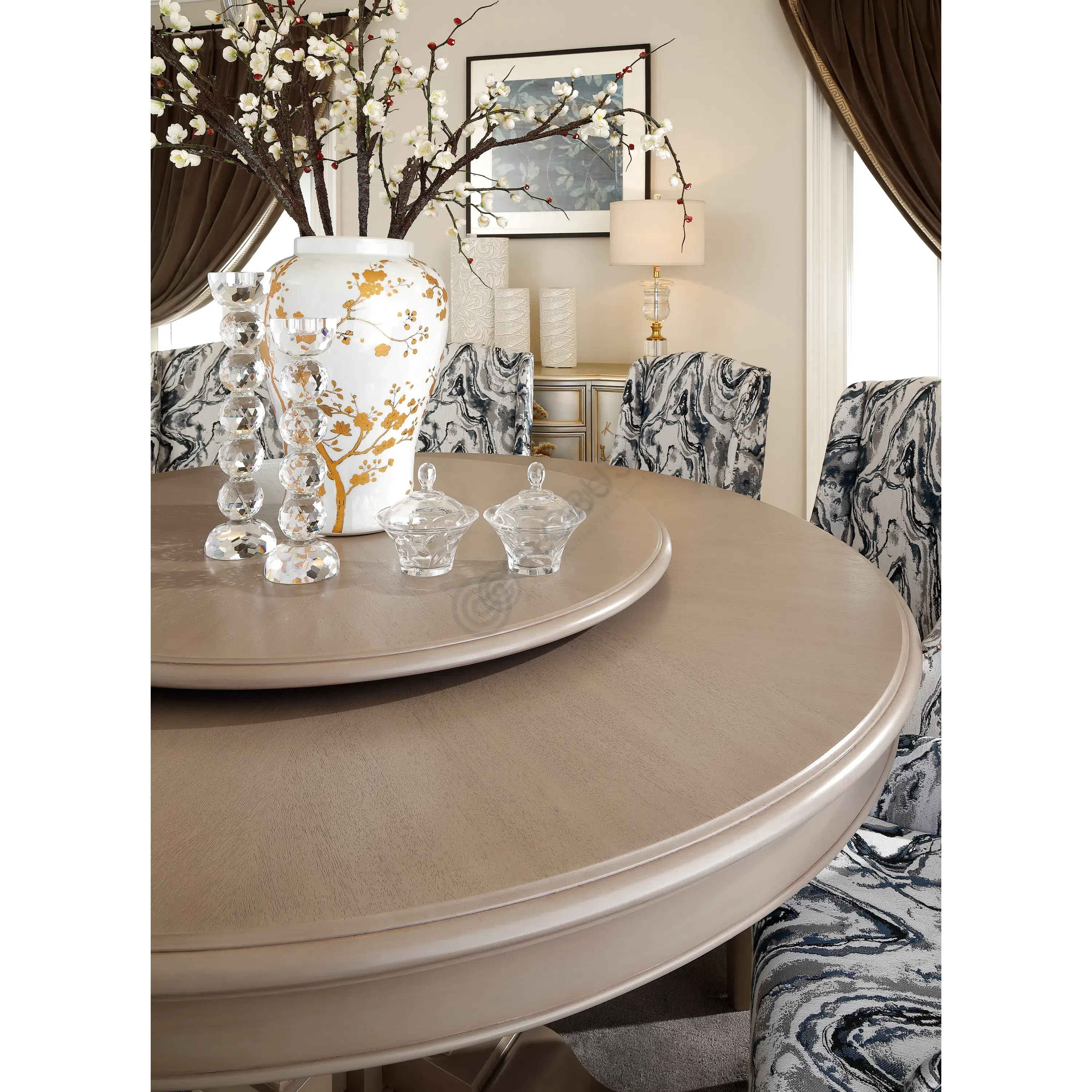 Обеденный стол Susurrus