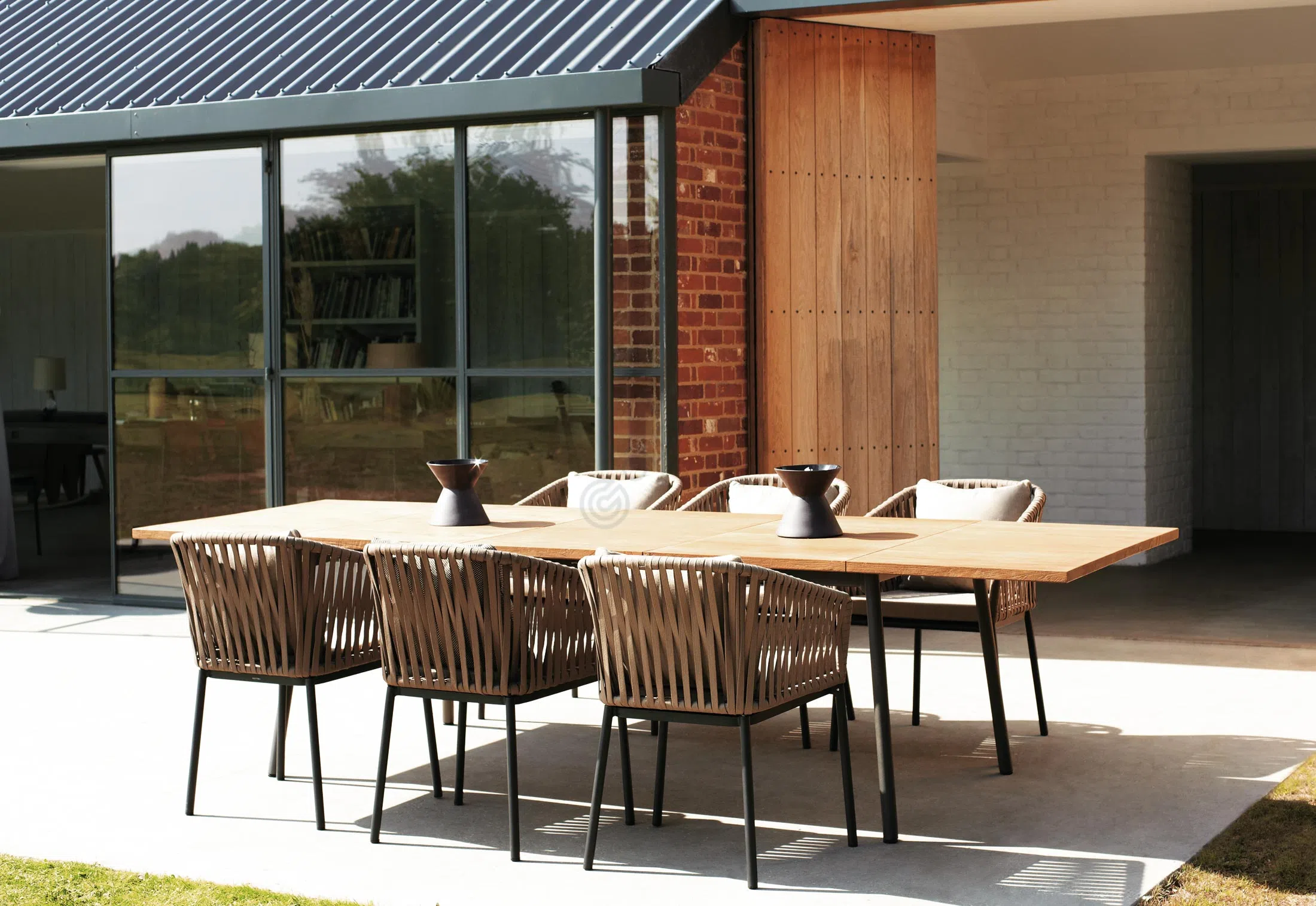 Уличный обеденный стол Vipero