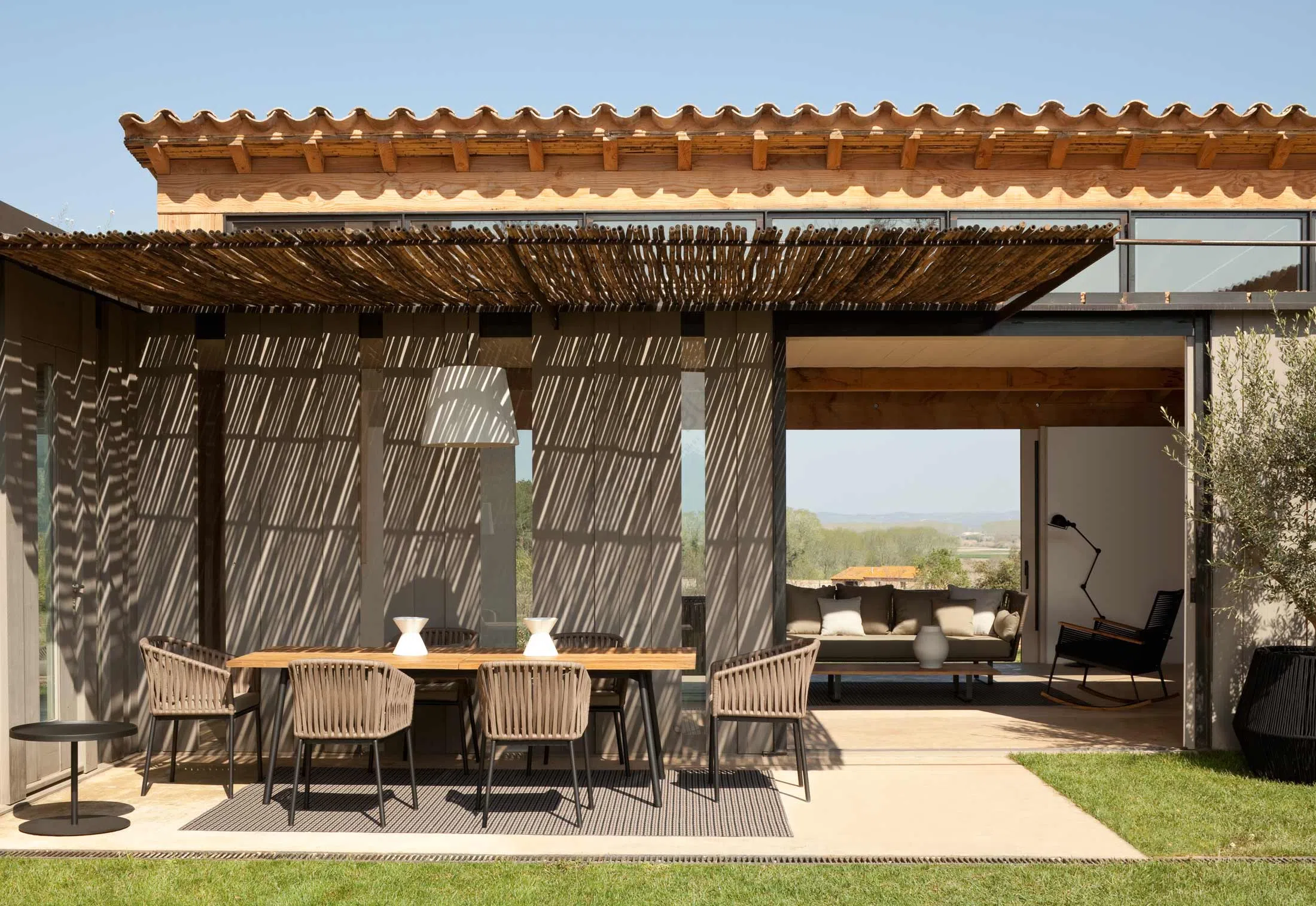 Уличный обеденный стол Vipero