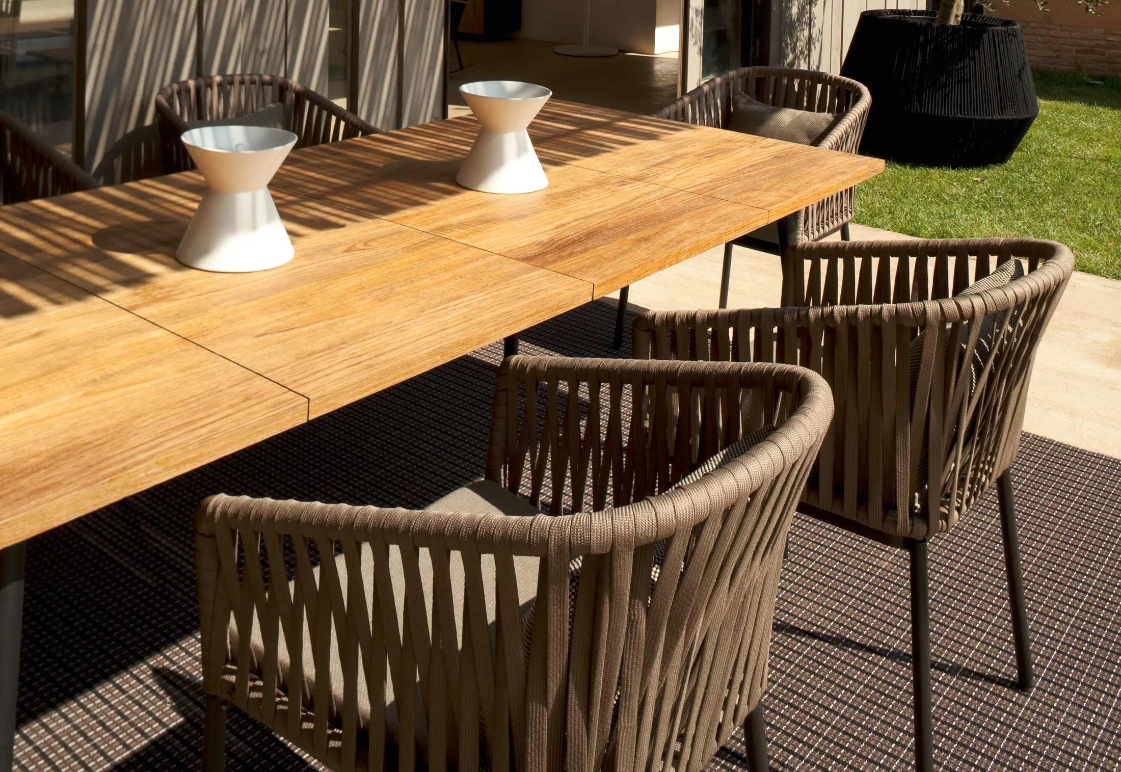 Уличный обеденный стол Vipero