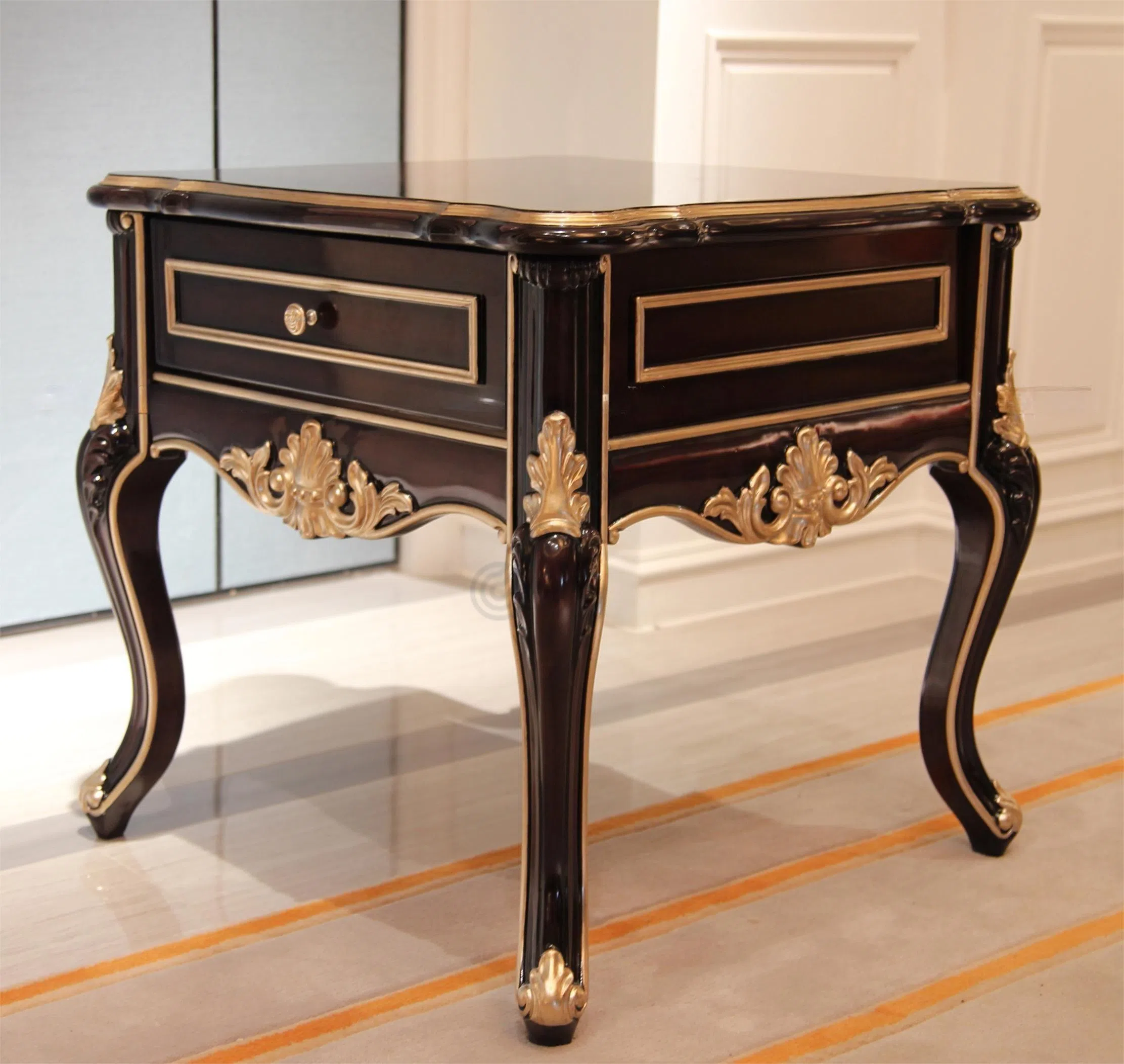 Угловой столик Tarchiato