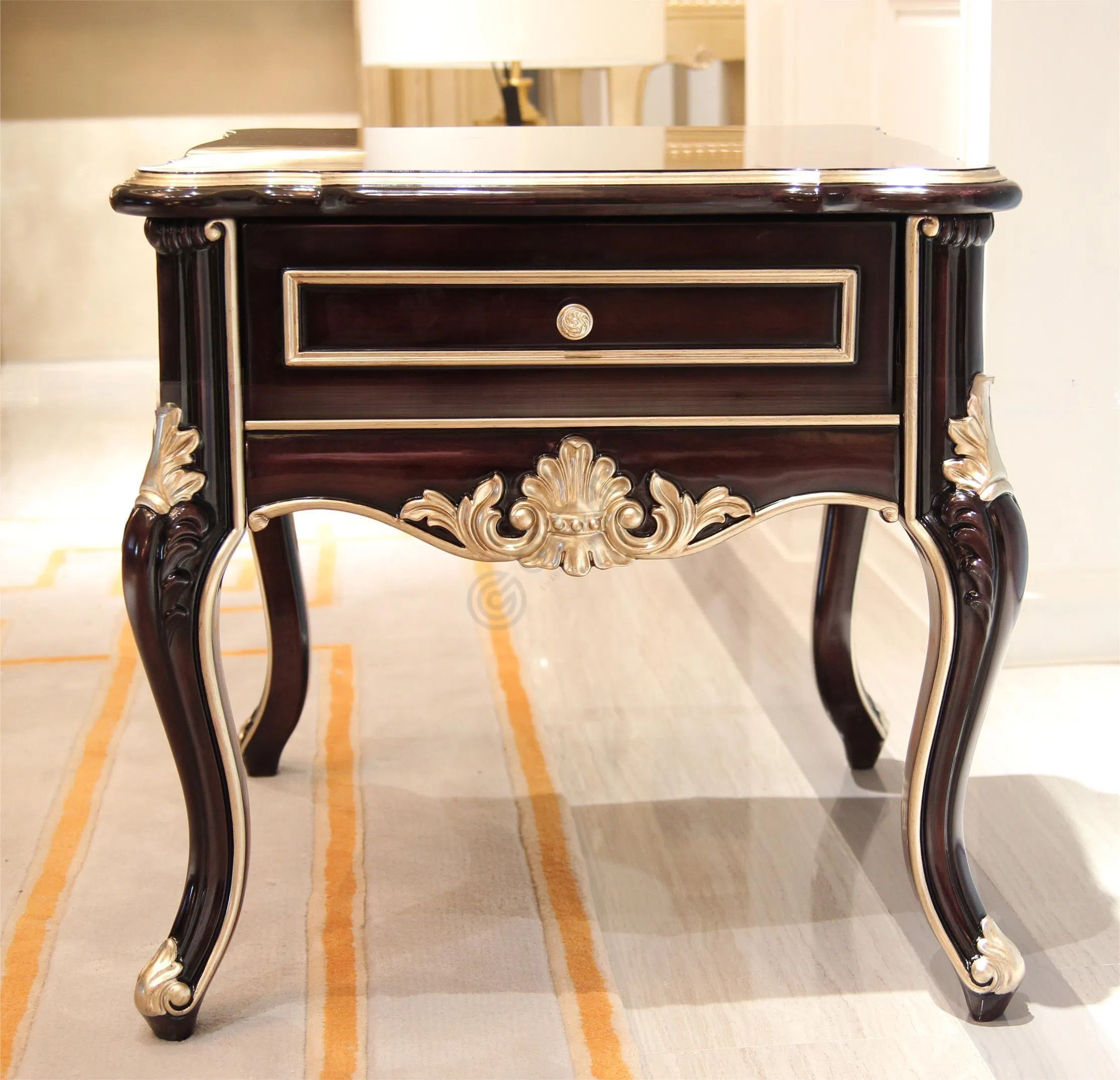 Угловой столик Tarchiato