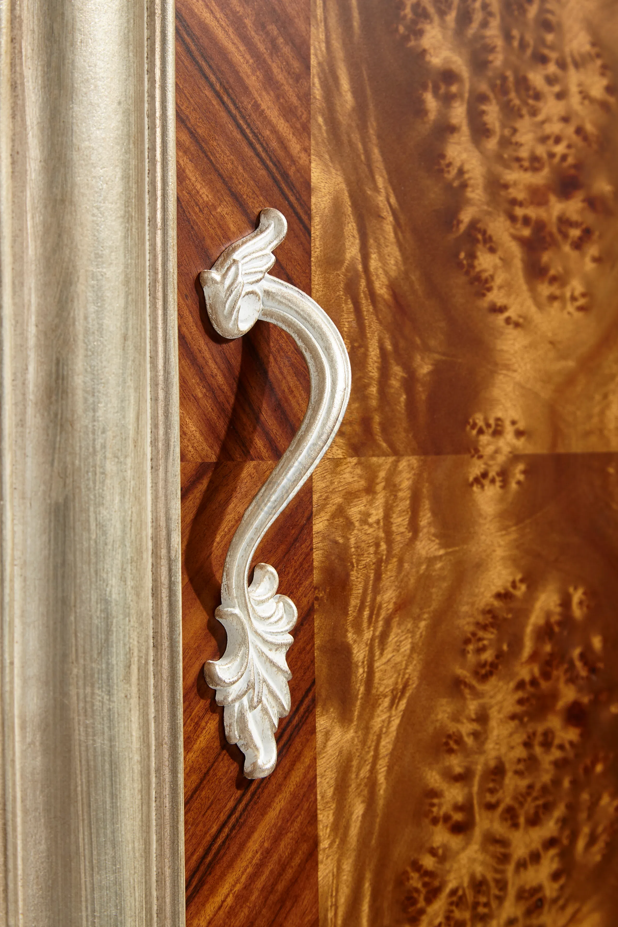 Книжный шкаф Corsini