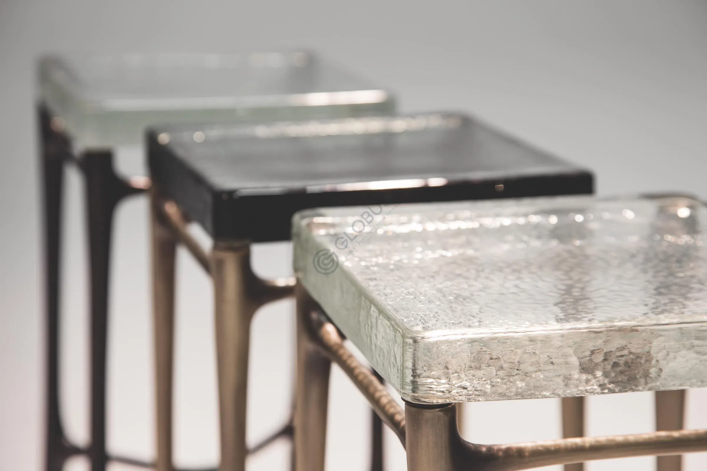 Угловой столик HOLLY HUNT Highline