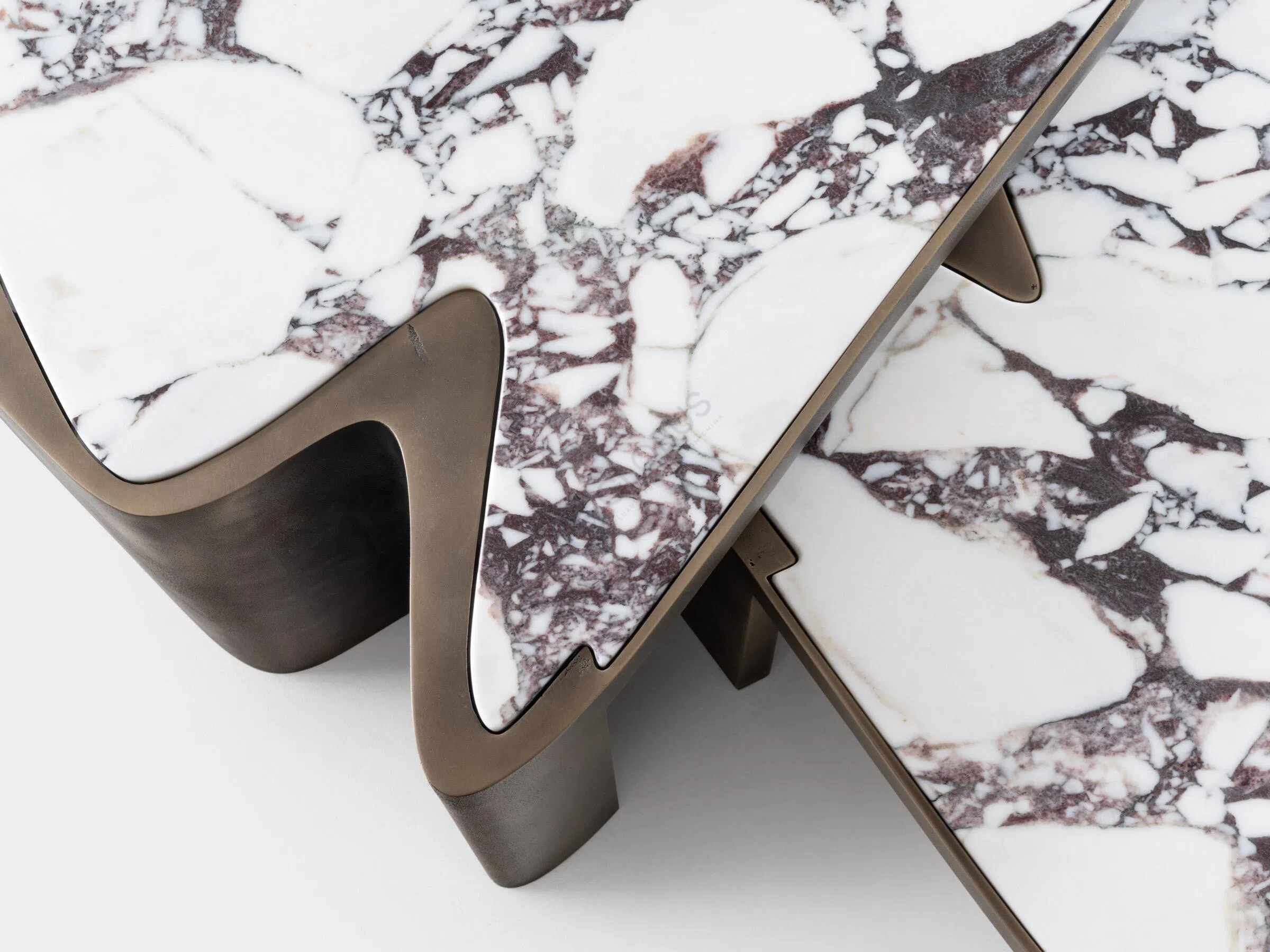 Журнальный столик HOLLY HUNT Caldera