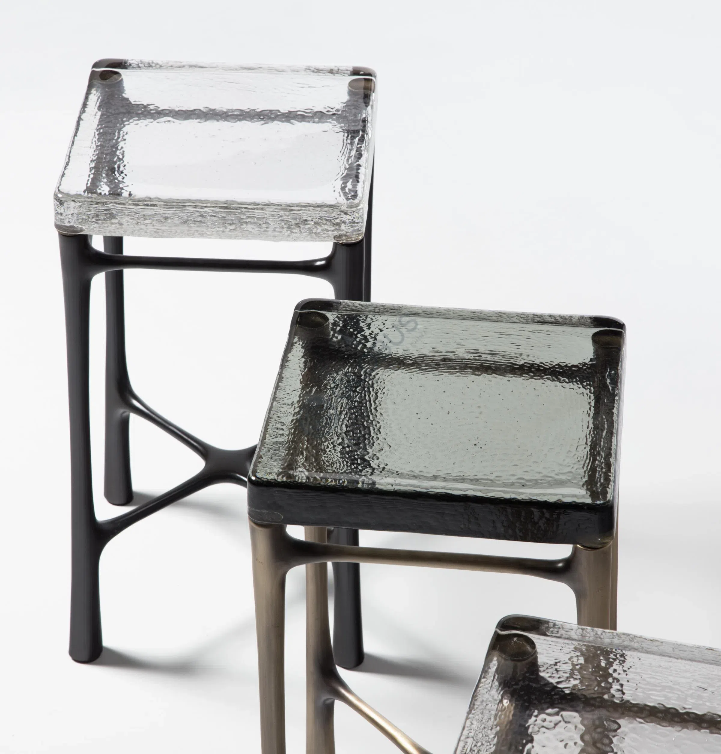 Угловой столик HOLLY HUNT Highline