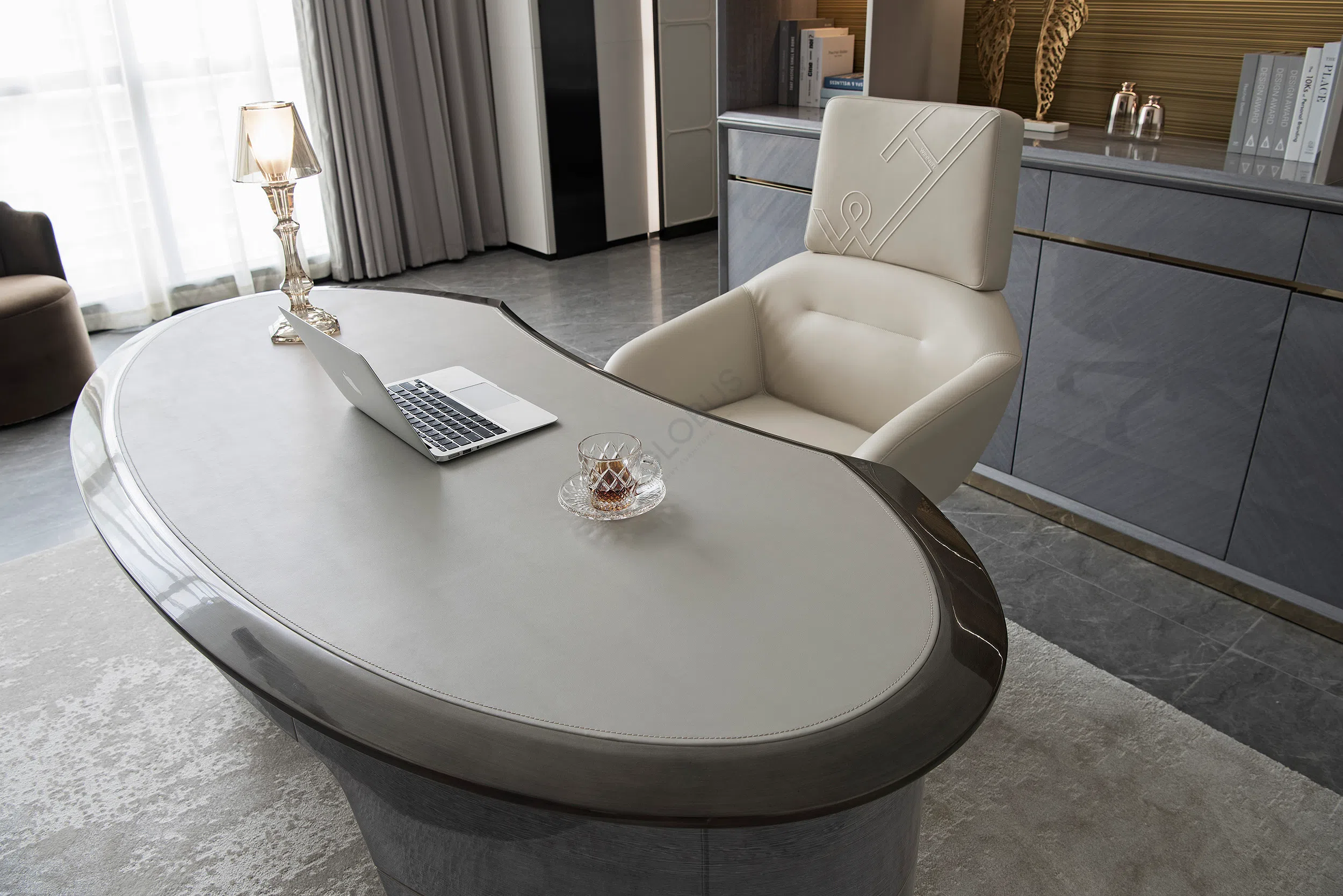 Стол для кабинета Memoriola