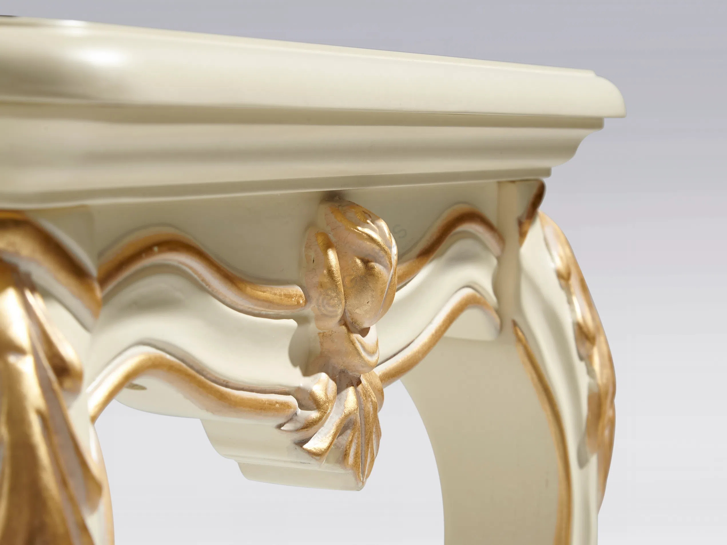 Угловой столик Frastuono