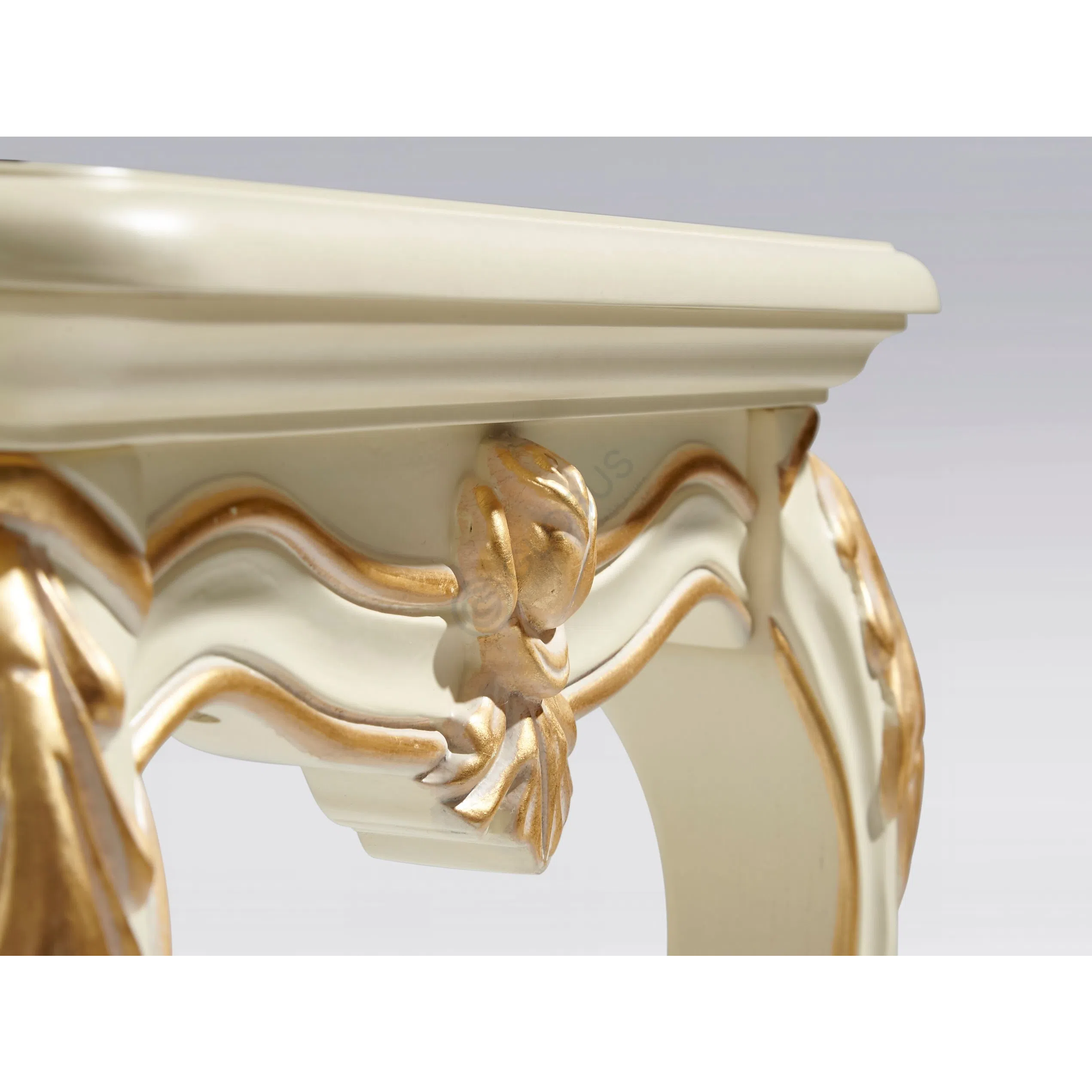 Угловой столик Frastuono