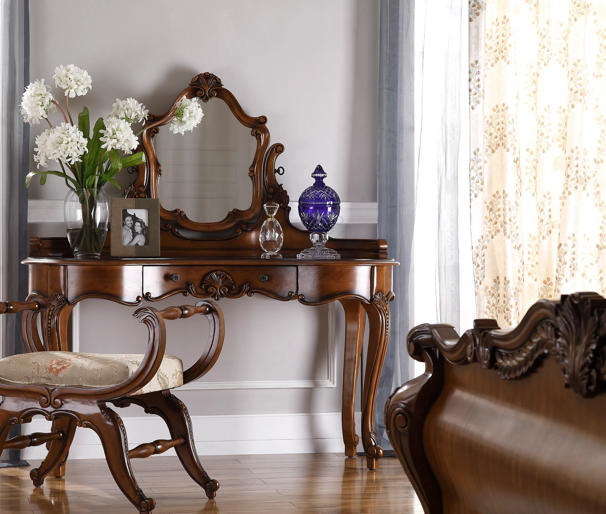 Туалетный столик Ettelio