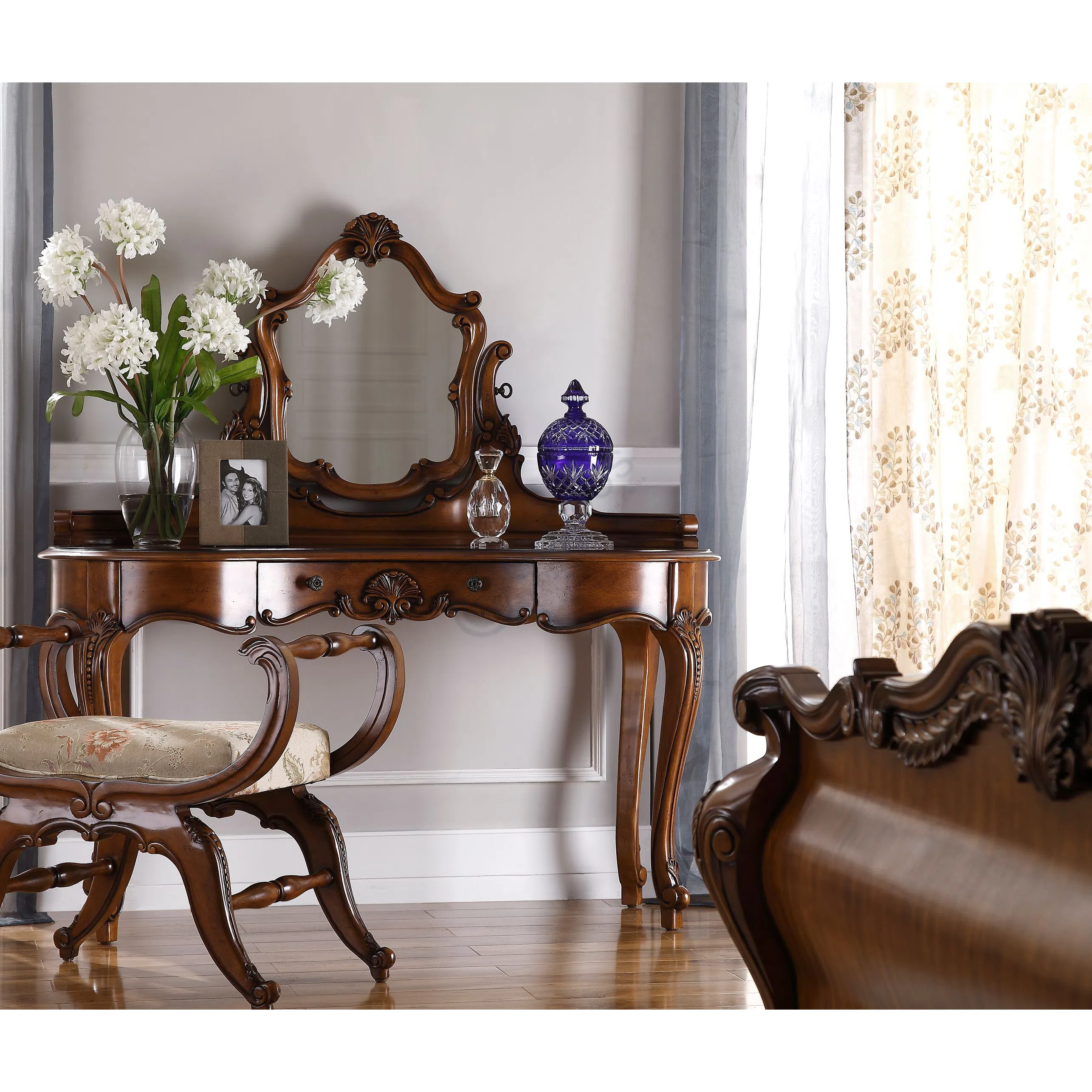 Туалетный столик Ettelio