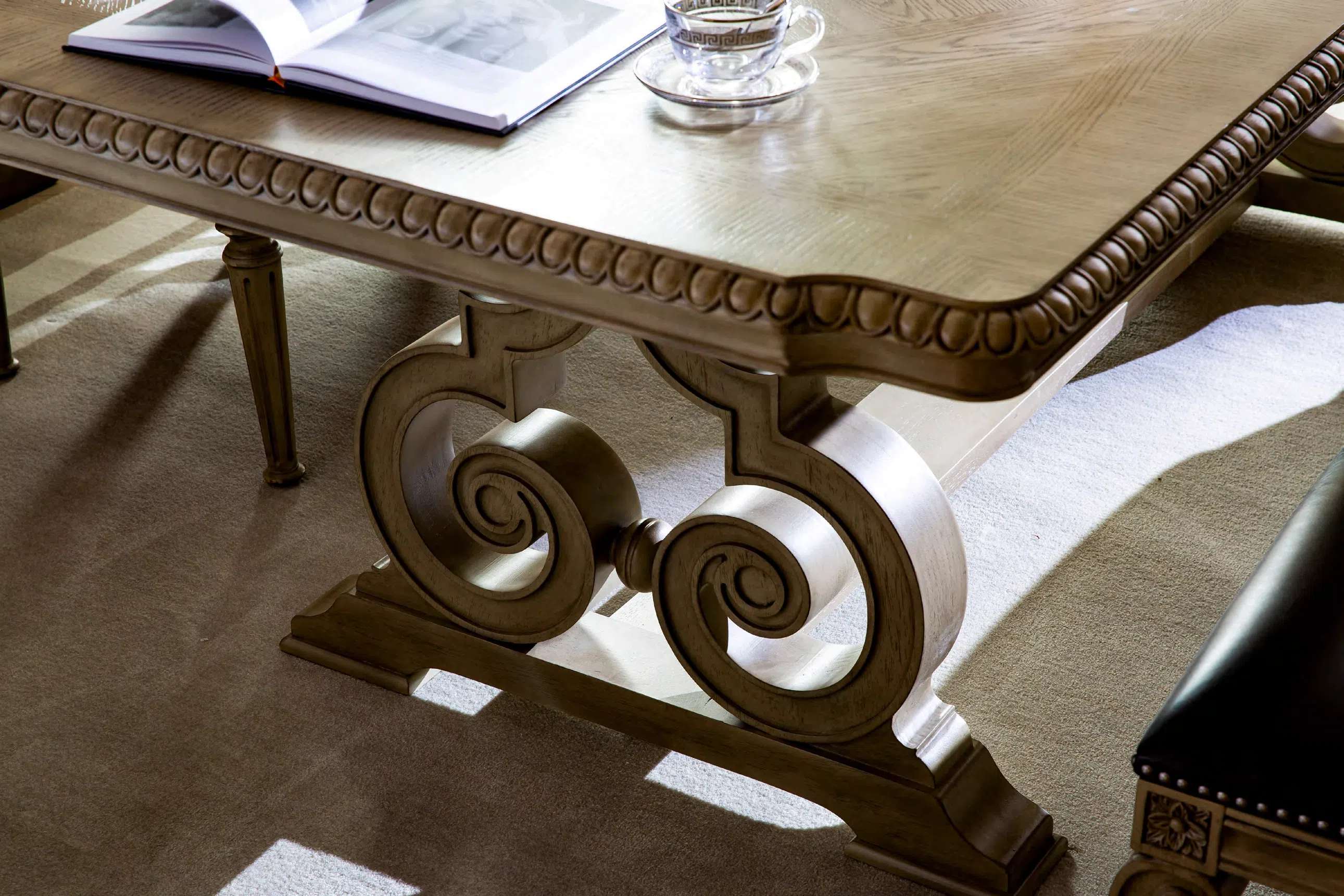 Обеденный стол Ullice