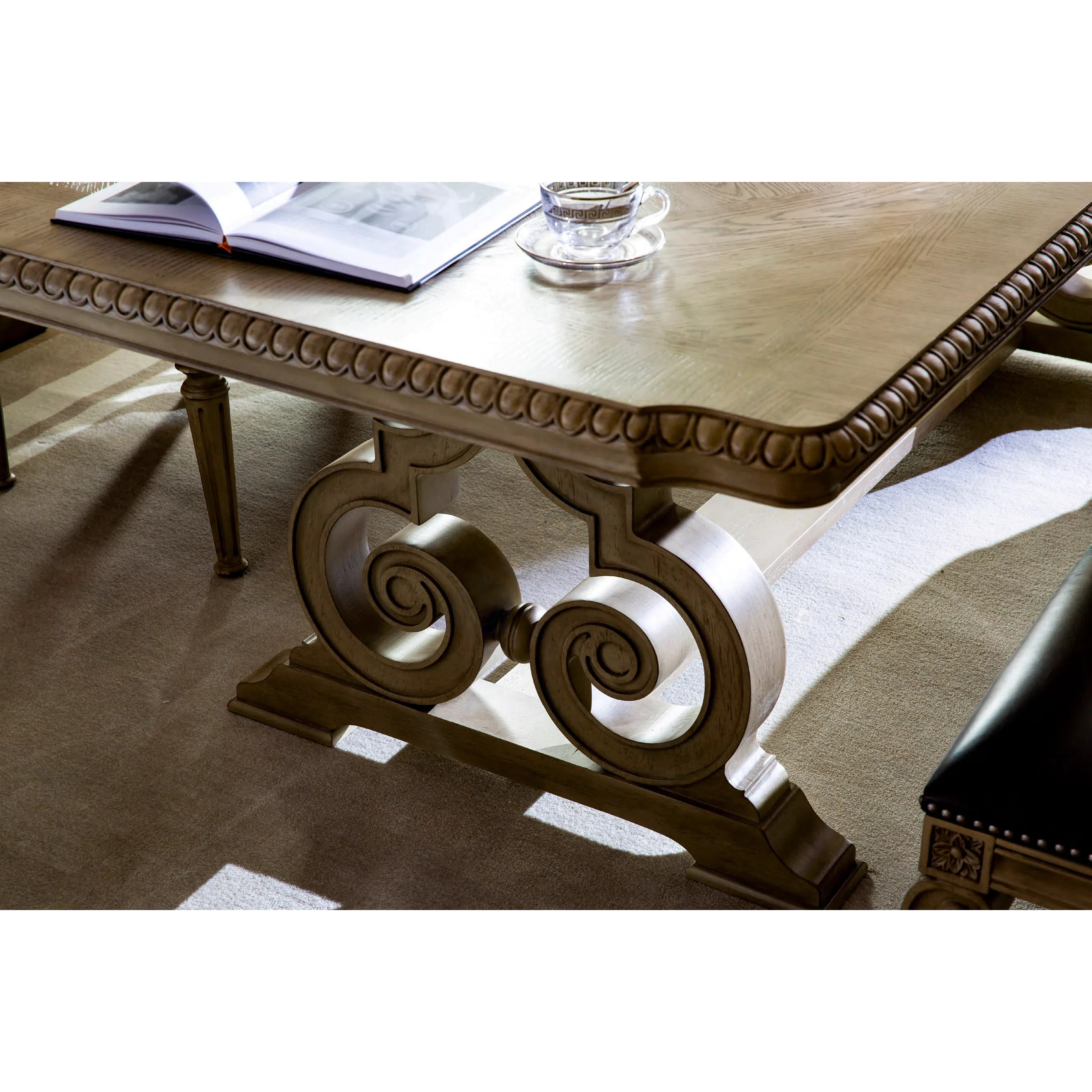 Обеденный стол Ullice