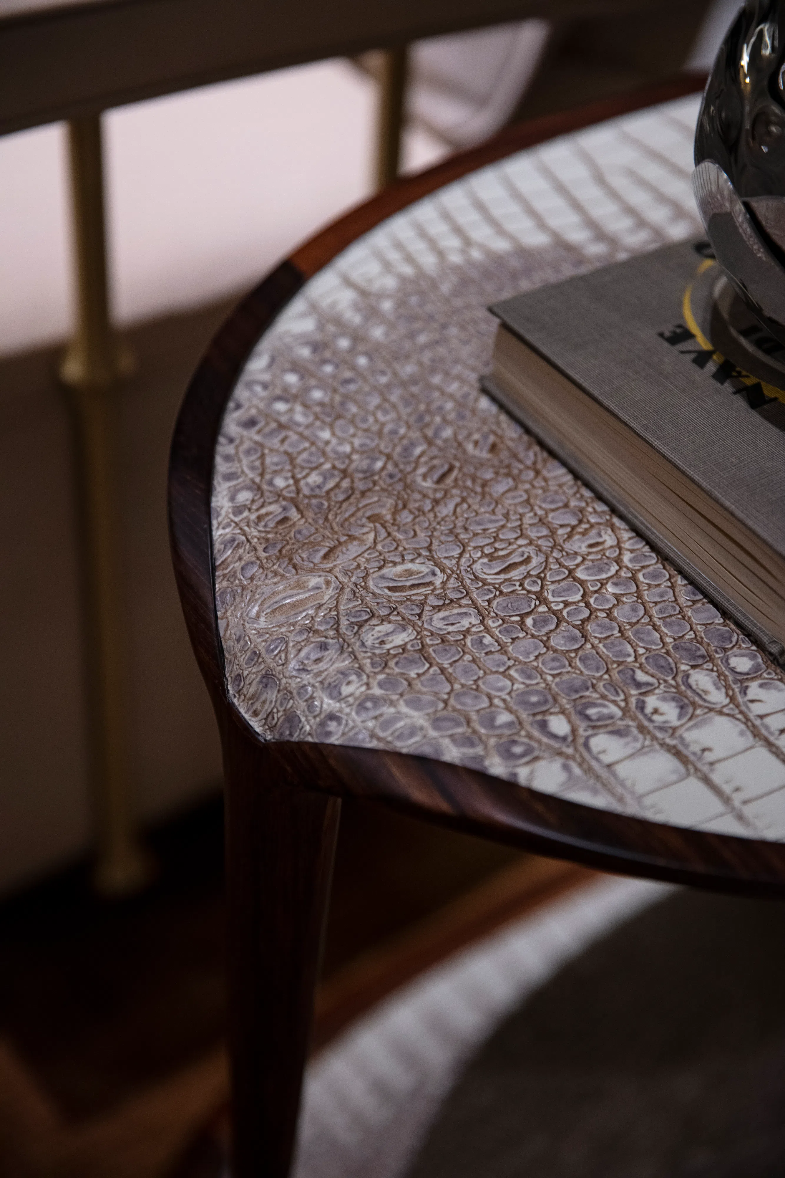 Угловой столик Ricca