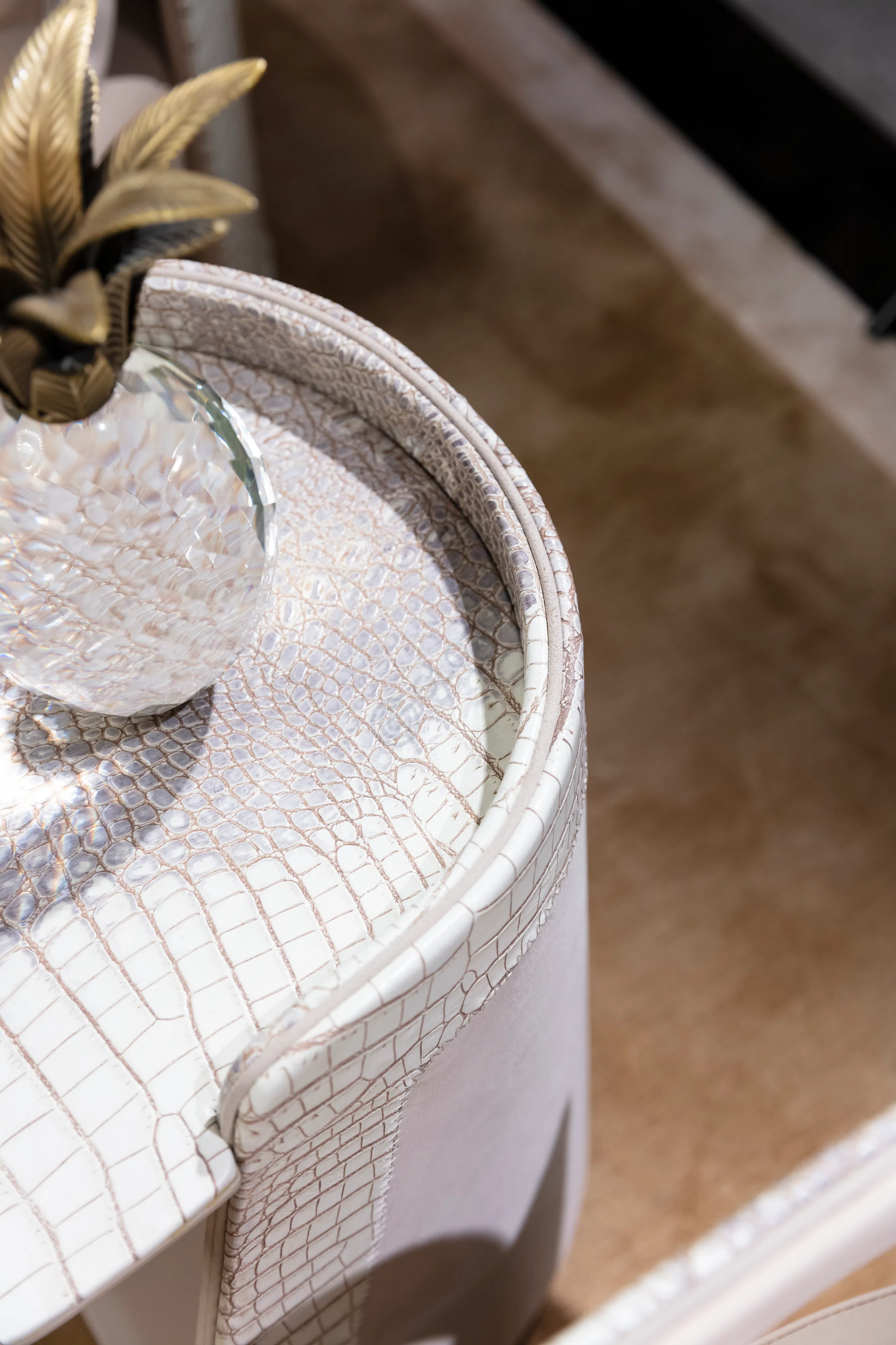 Угловой столик Bevilacqua