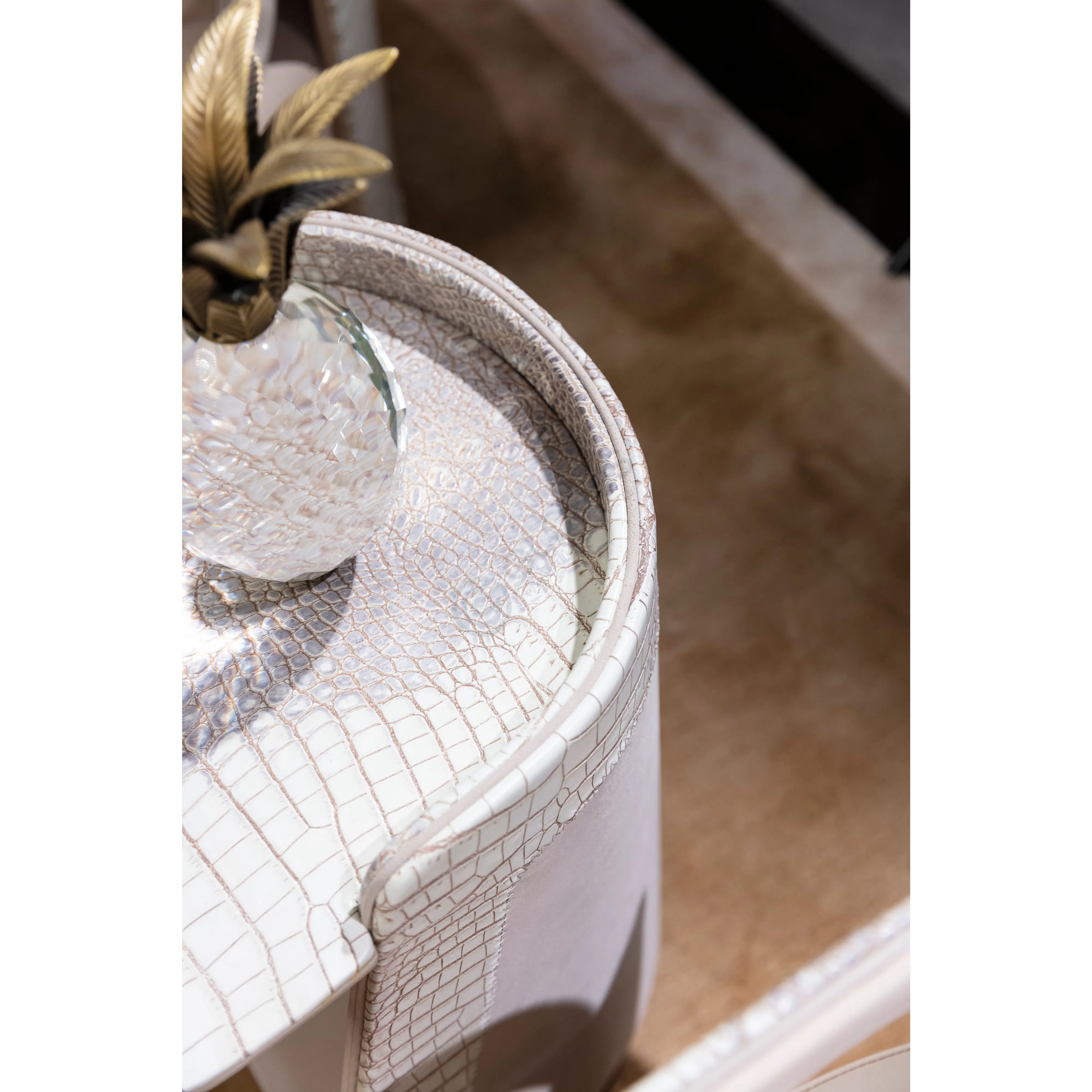 Угловой столик Bevilacqua