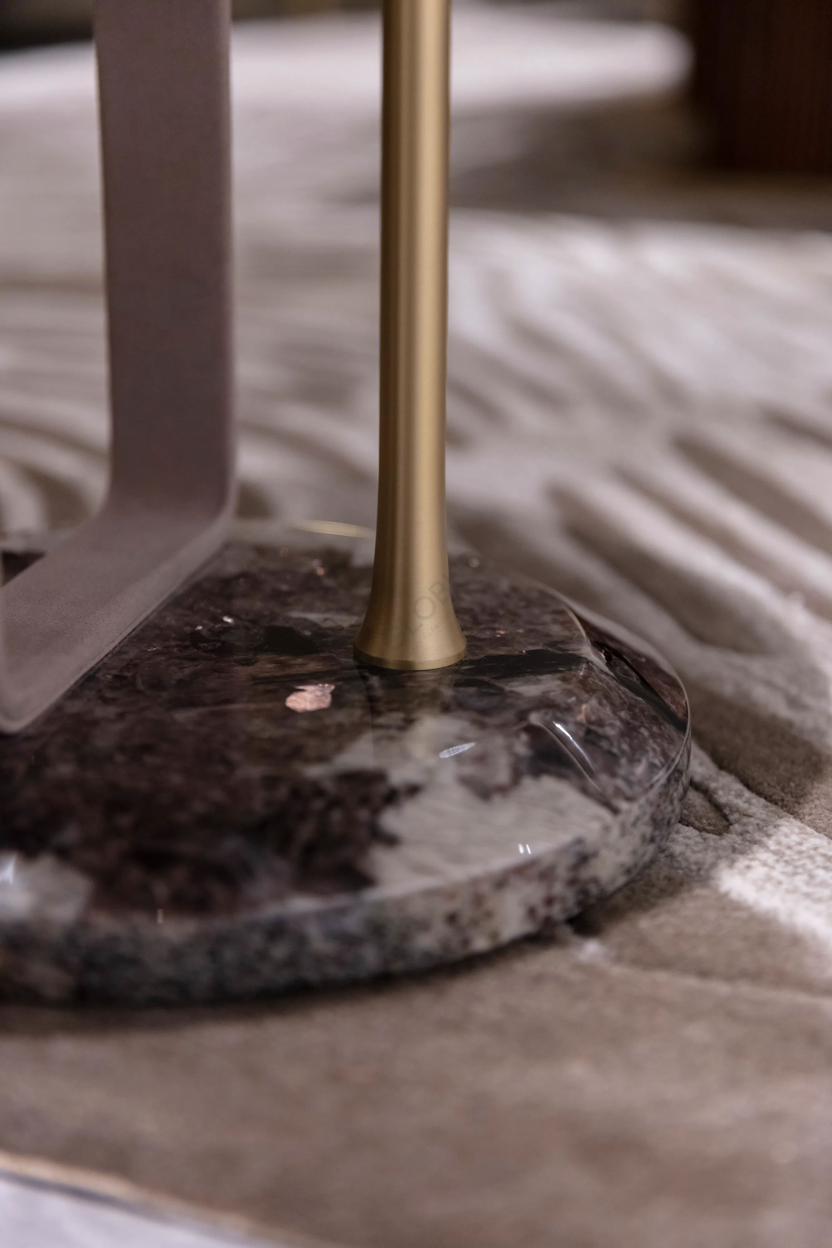 Угловой столик Rosaluna