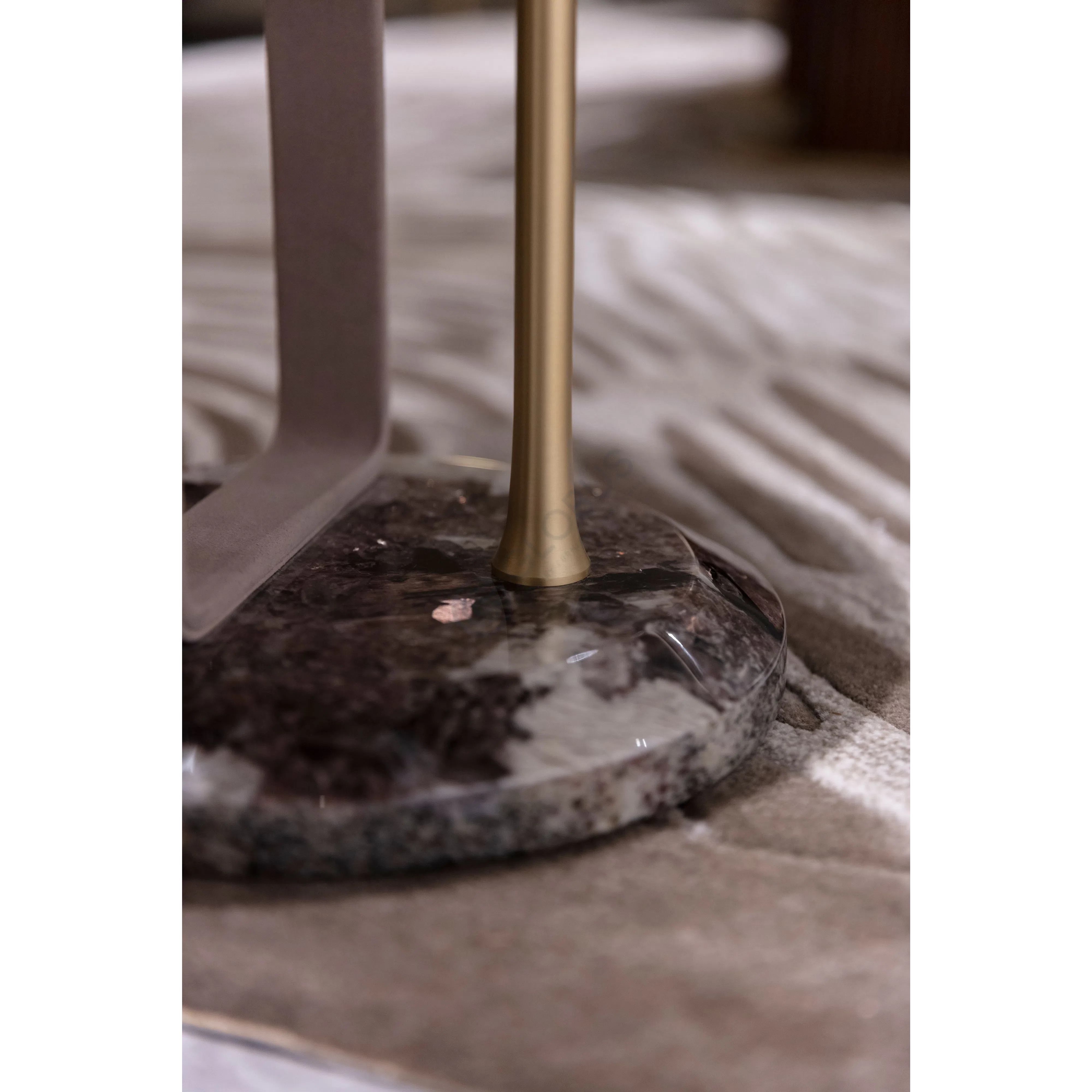 Угловой столик Rosaluna