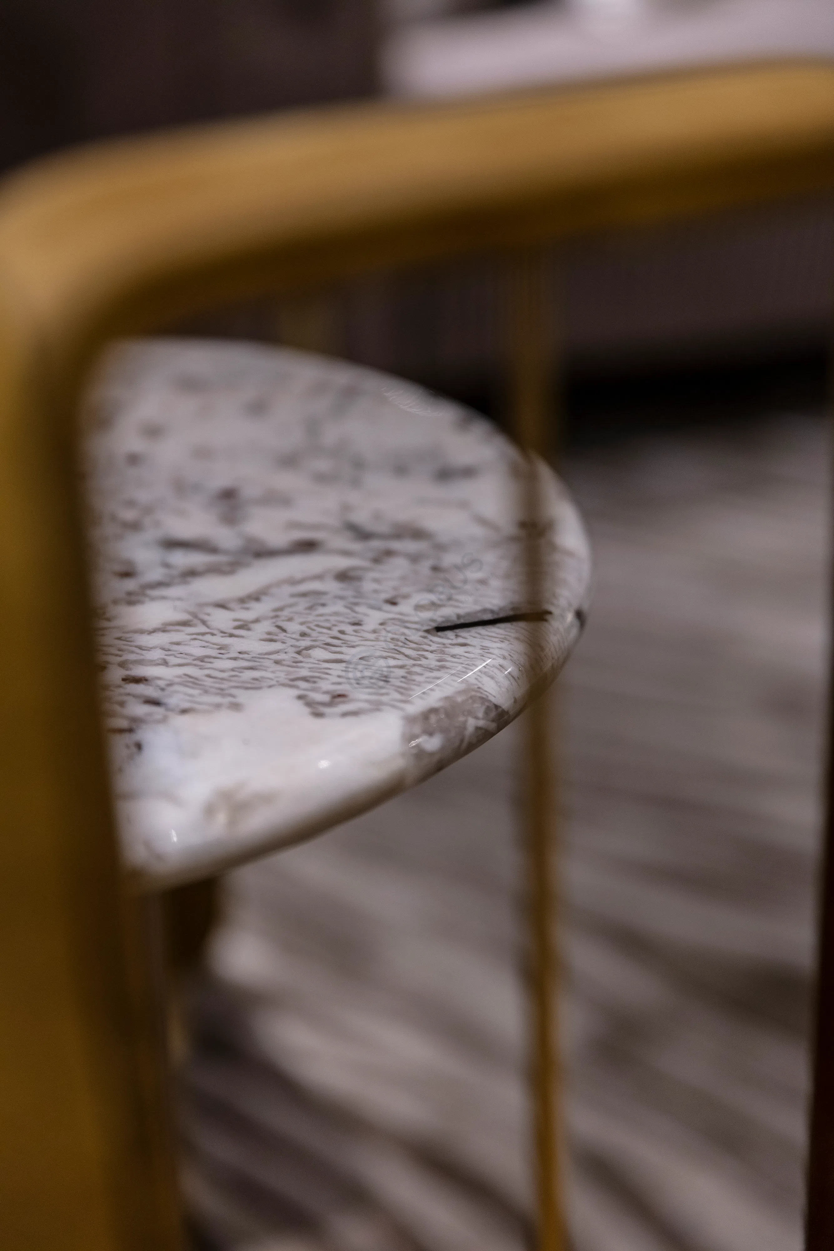 Угловой столик Rosaluna